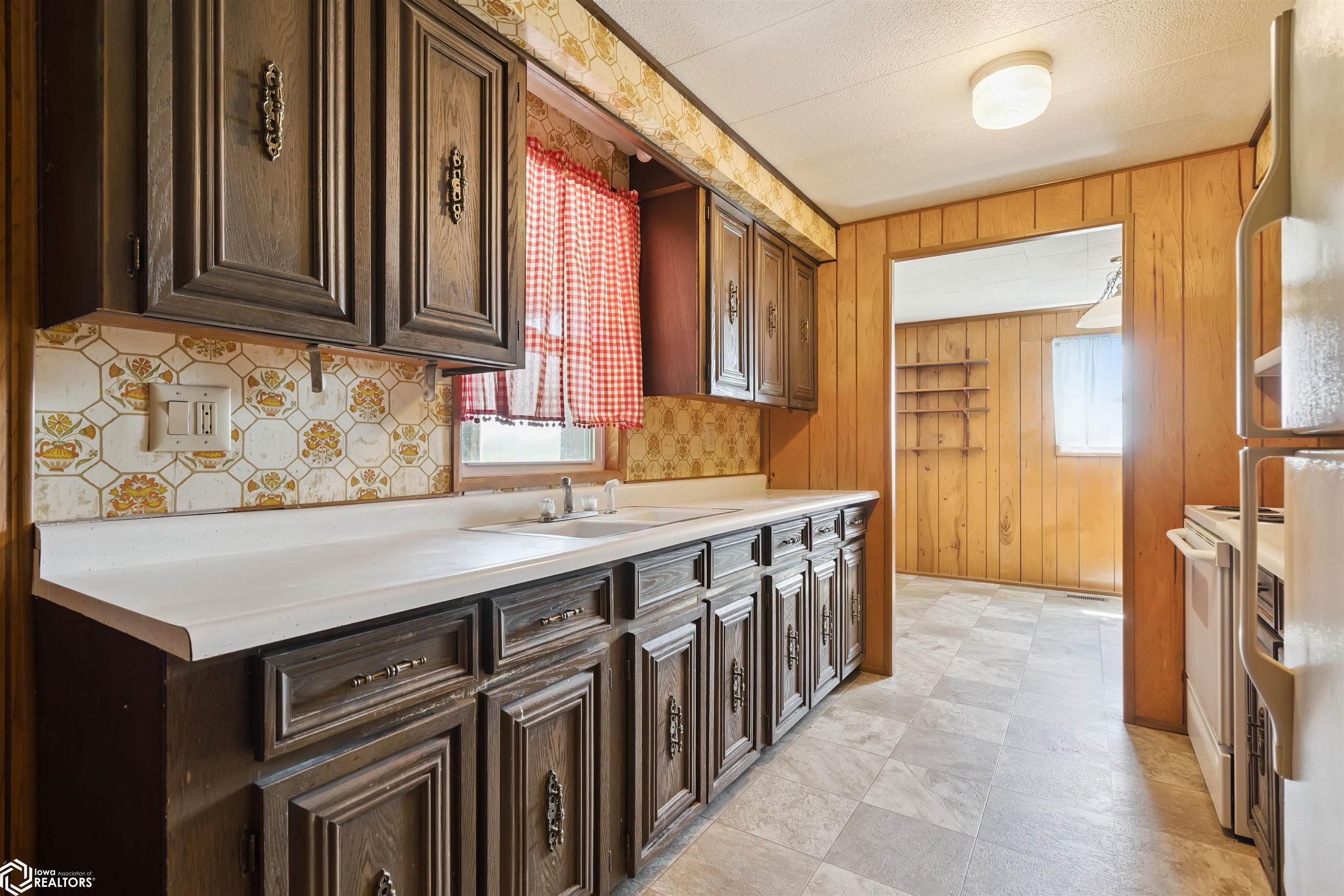 2928 Graham Avenue, Mount Pleasant, Iowa image 13
