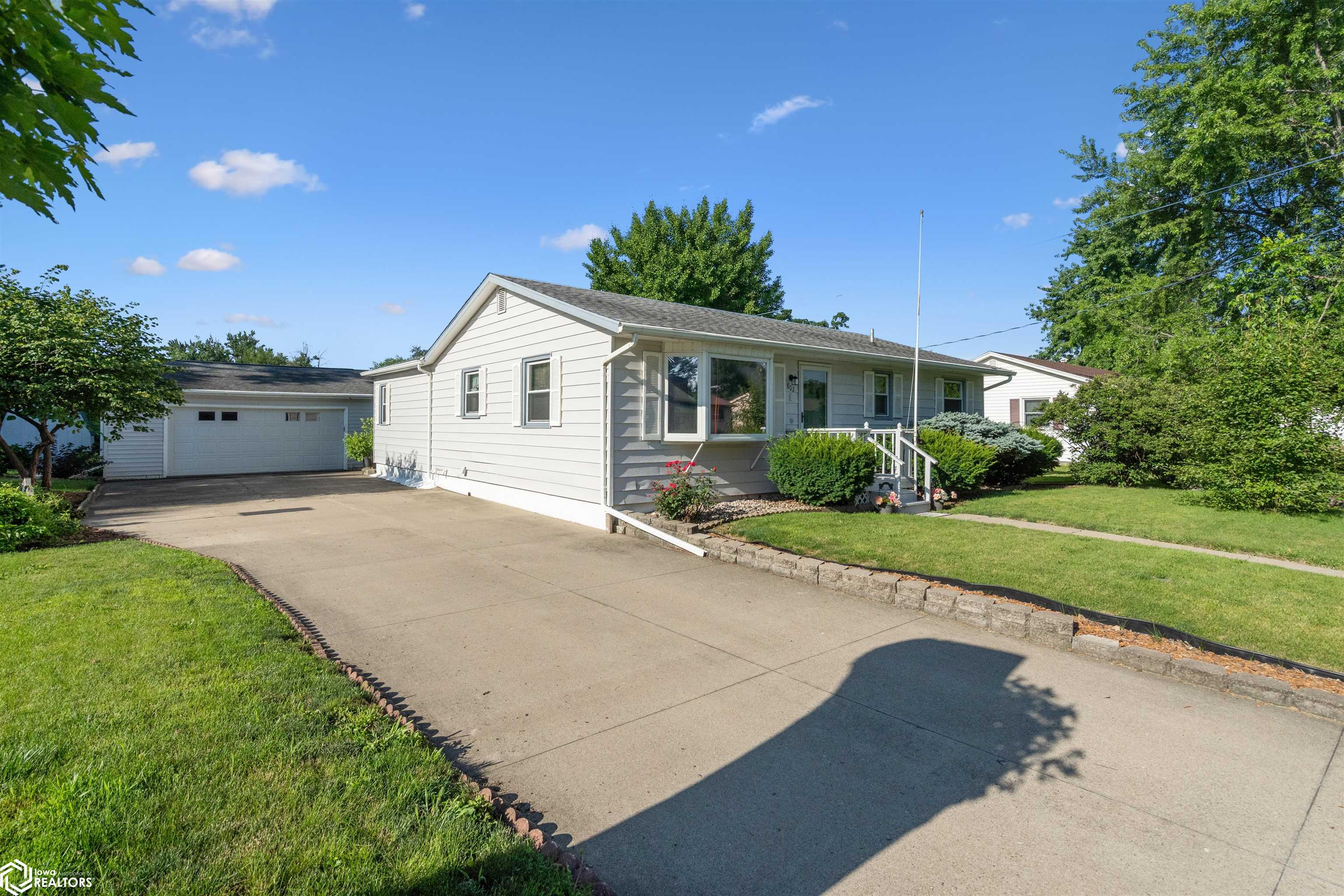 802 E Cedar Ln., Mount Pleasant, Iowa image 2