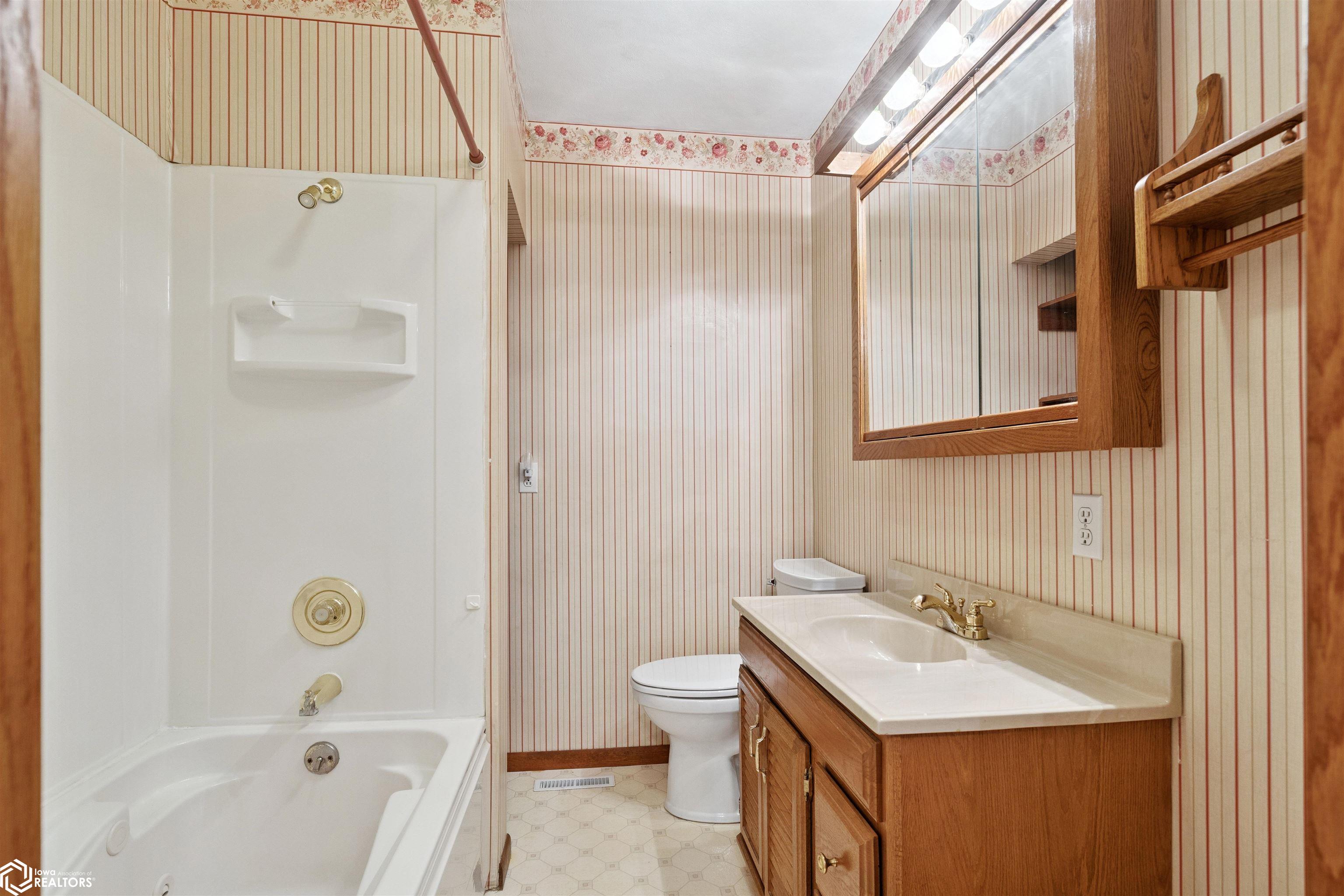 802 E Cedar Ln., Mount Pleasant, Iowa image 11