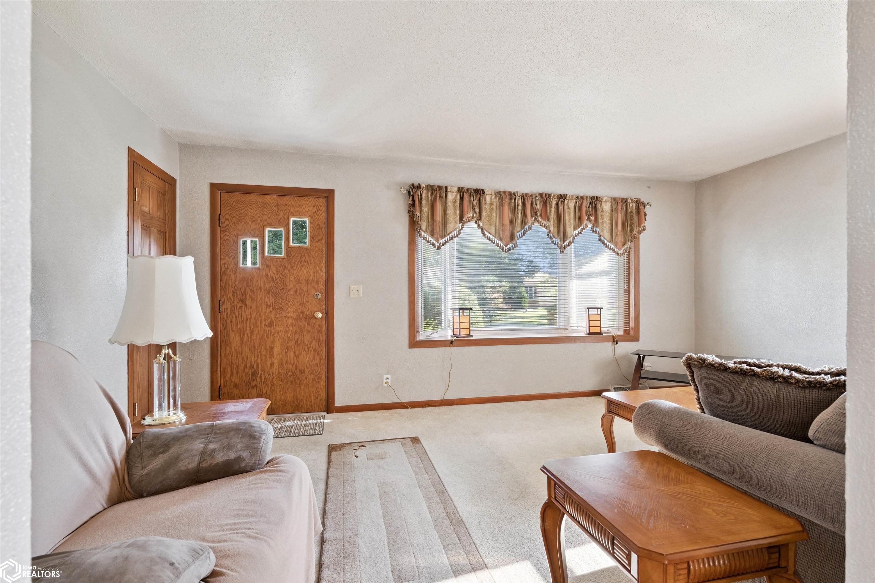 802 E Cedar Ln., Mount Pleasant, Iowa image 3