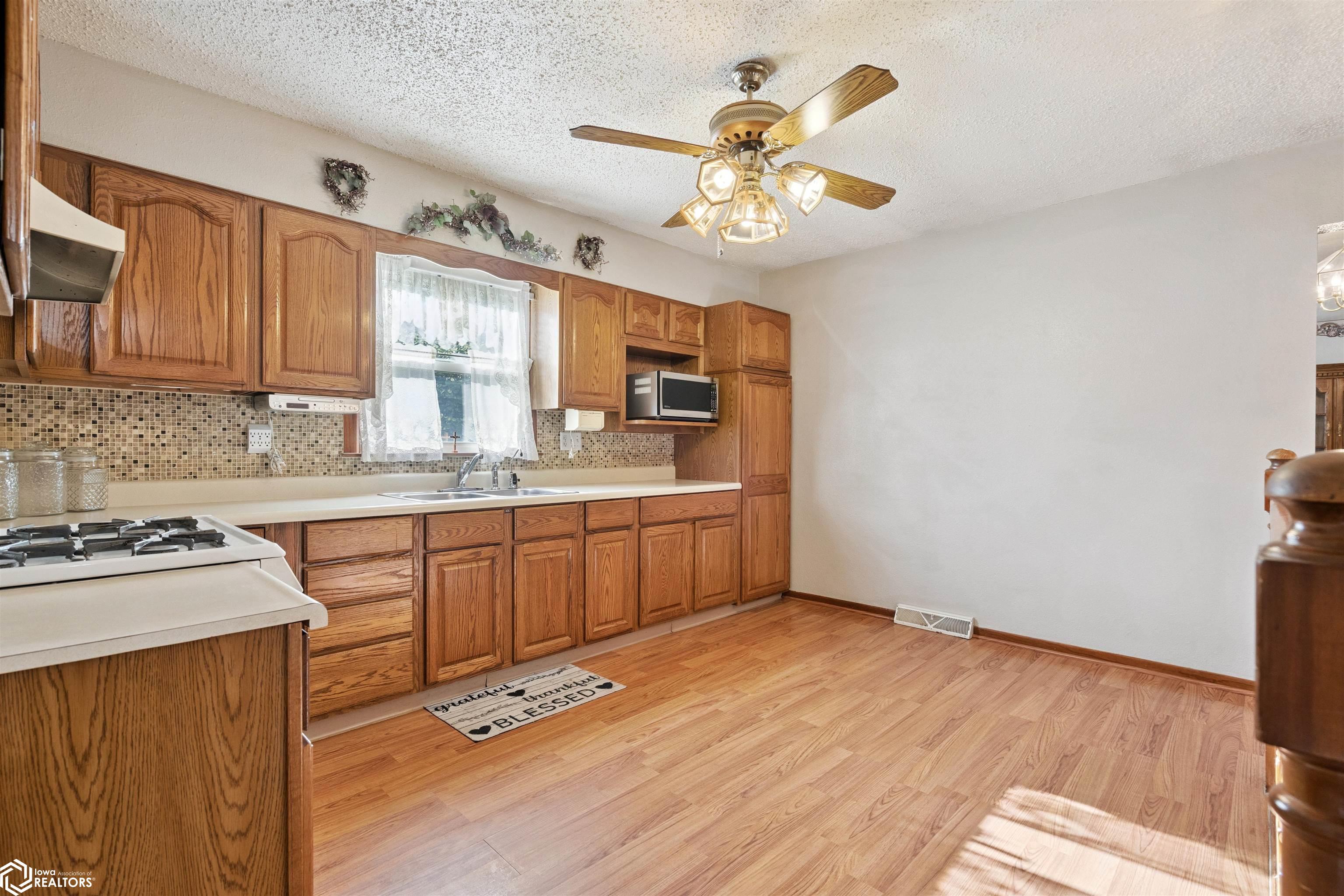 802 E Cedar Ln., Mount Pleasant, Iowa image 6