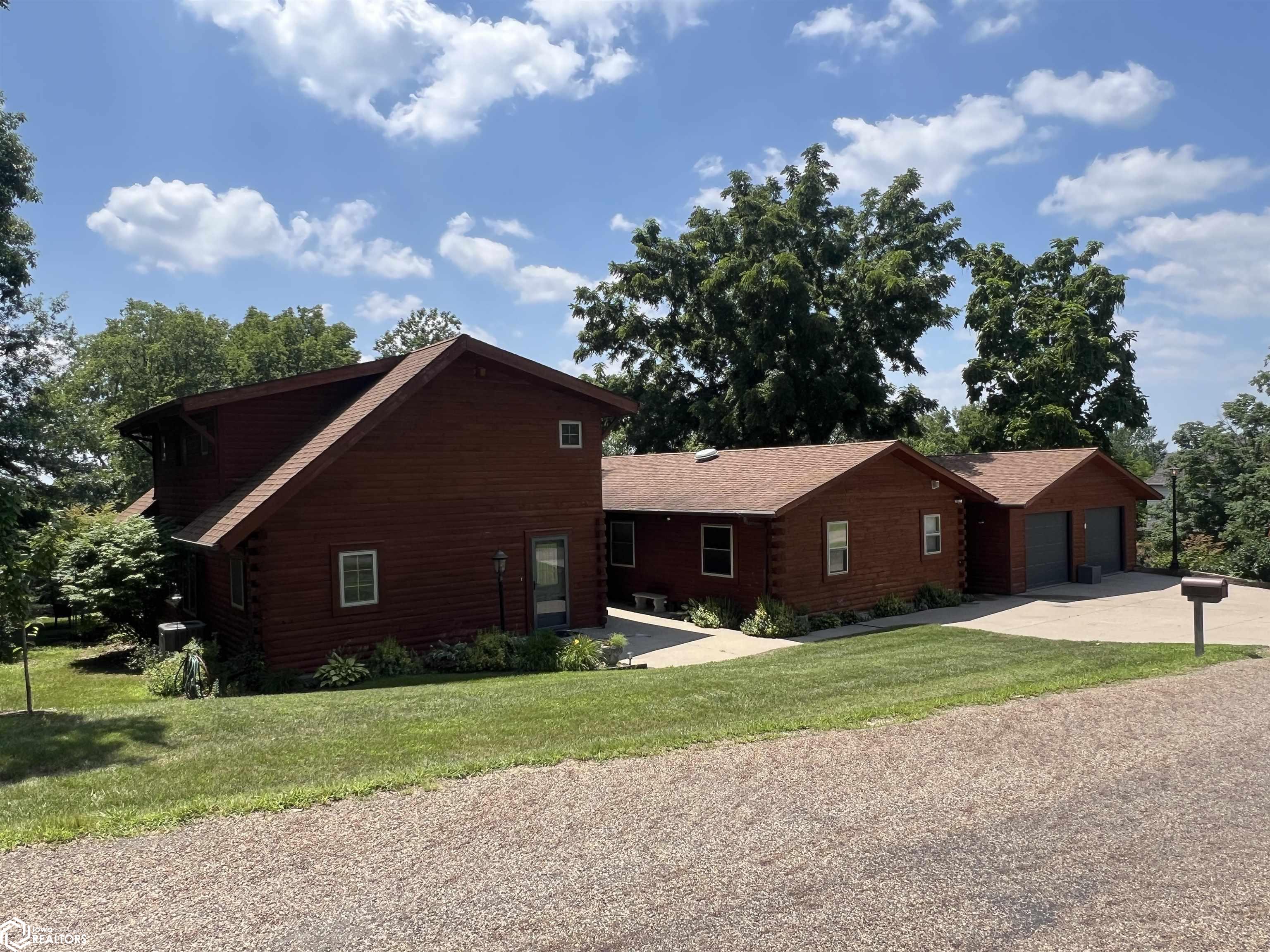 710 High Street, Eldon, Iowa image 1