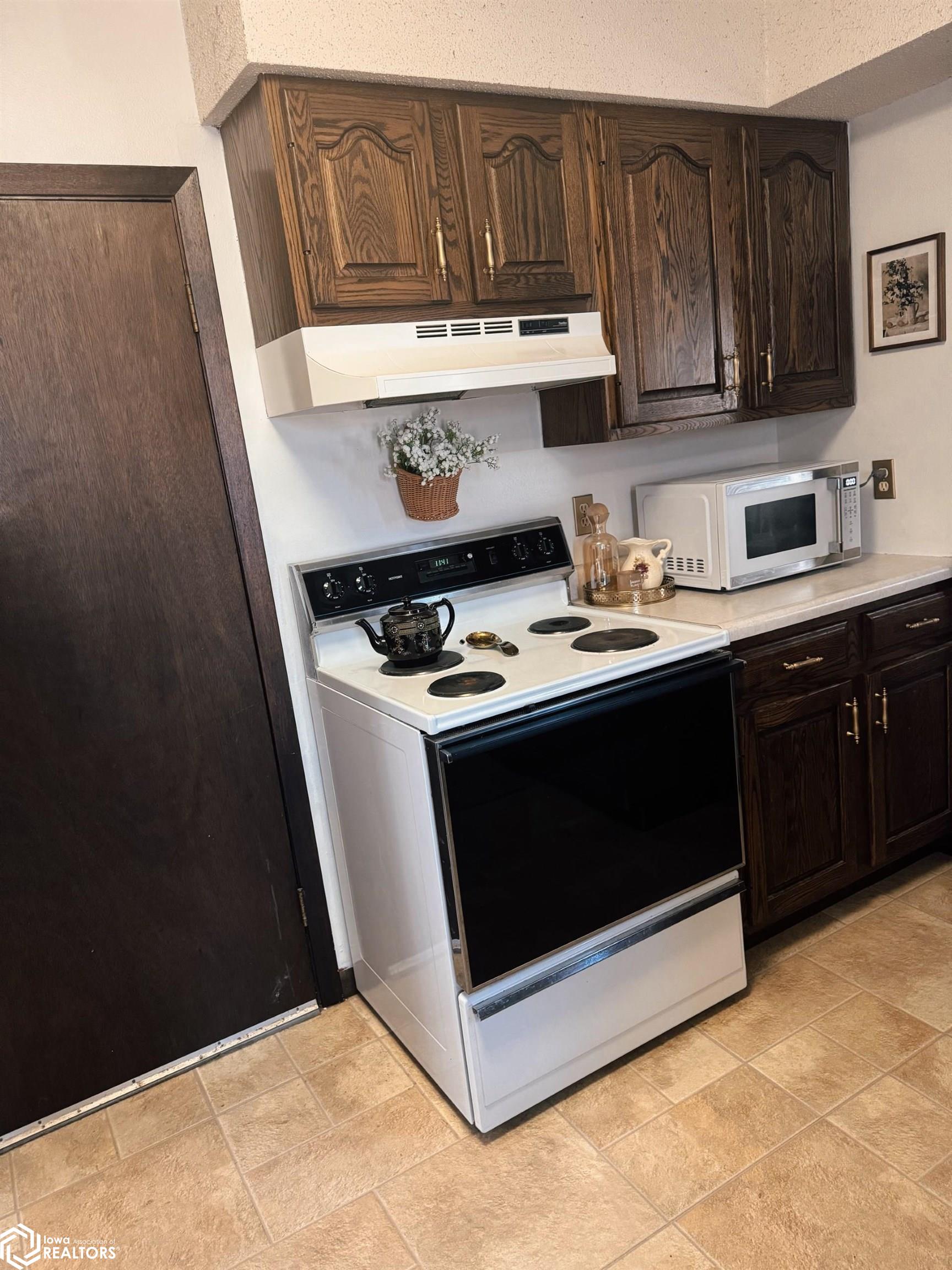 1731 Avenue J, Fort Madison, Iowa image 9