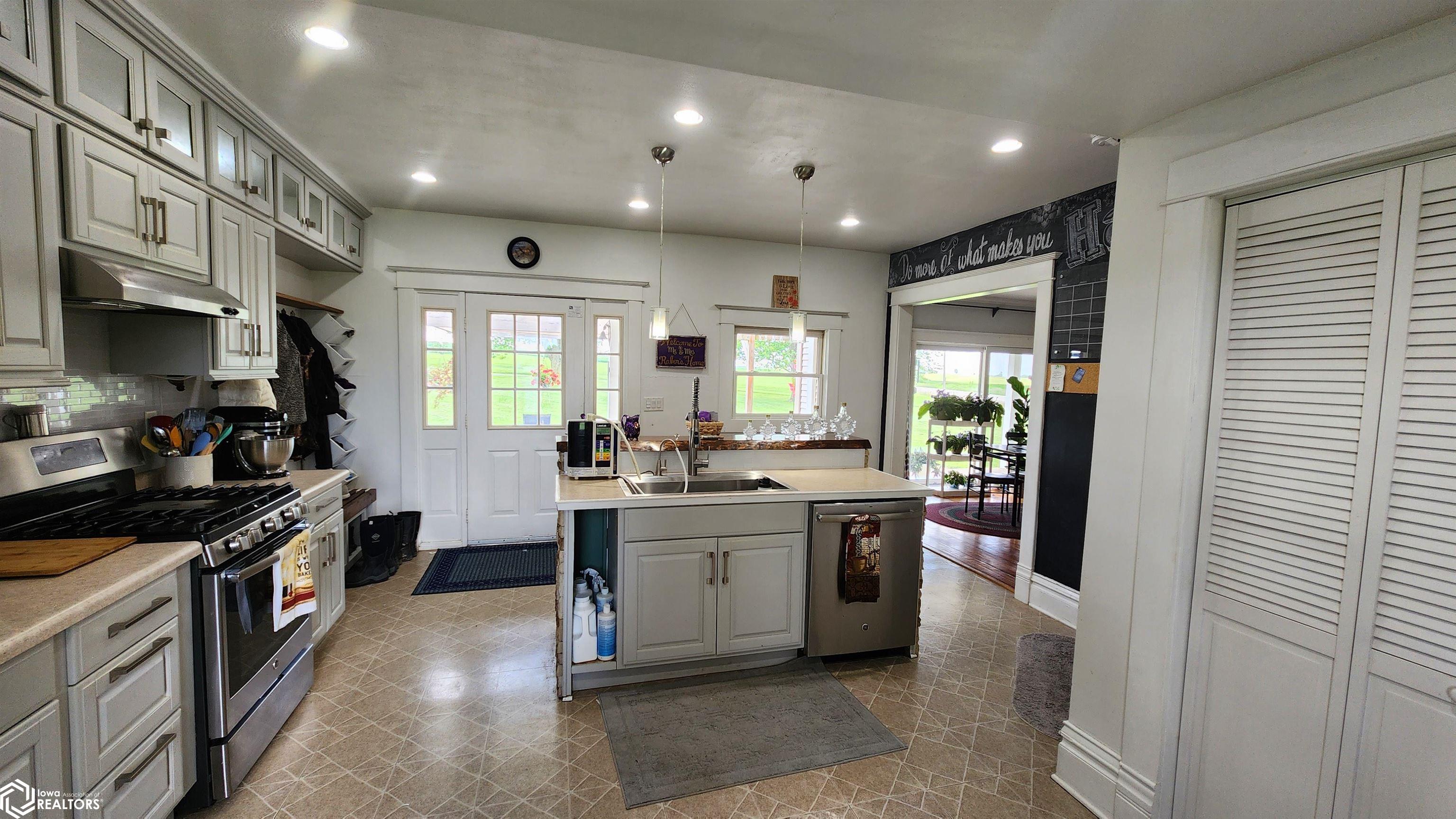 3445 Highway T47, Montour, Iowa image 9