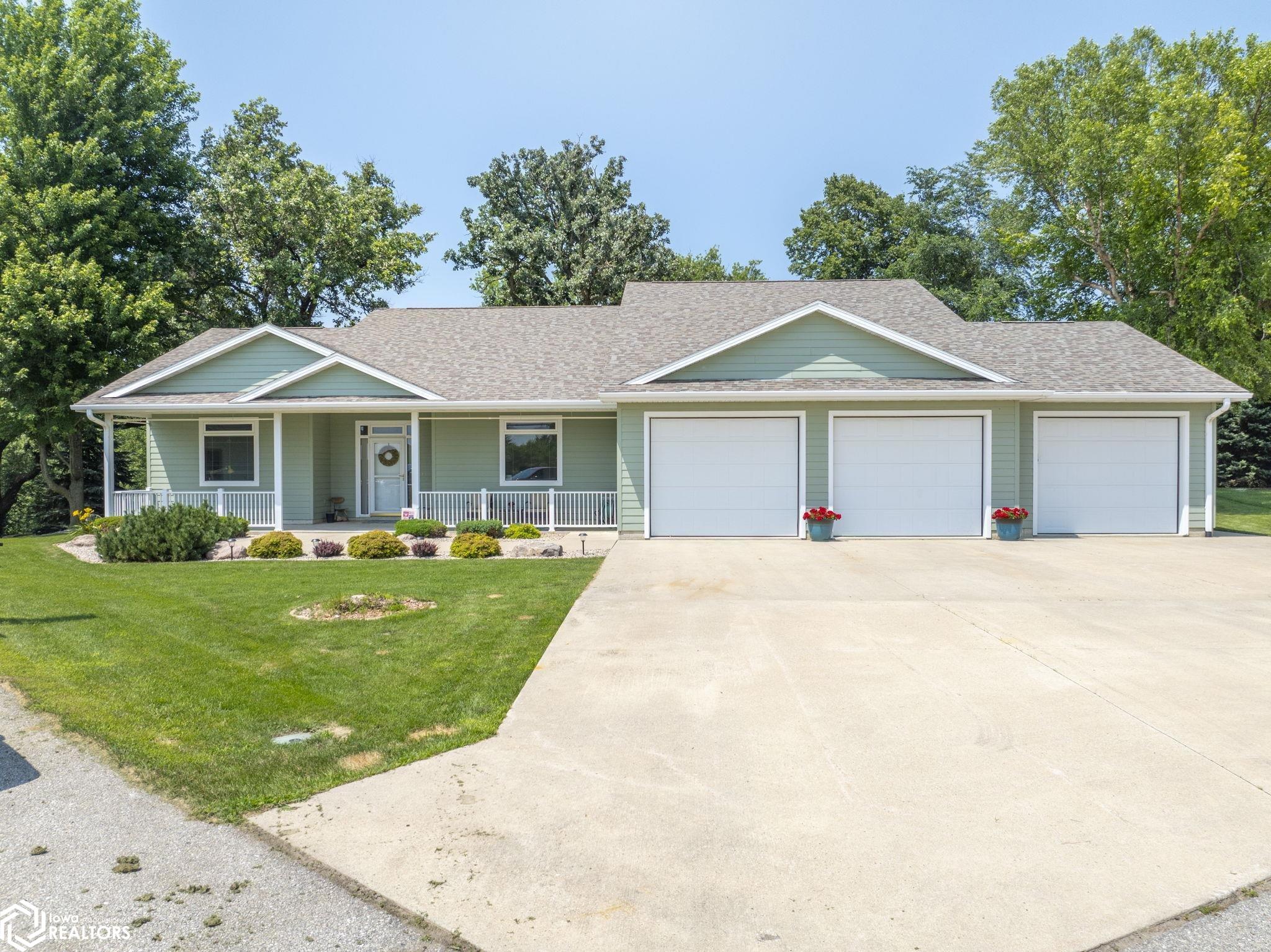 206 Brickyard Court, Sheffield, Iowa image 1