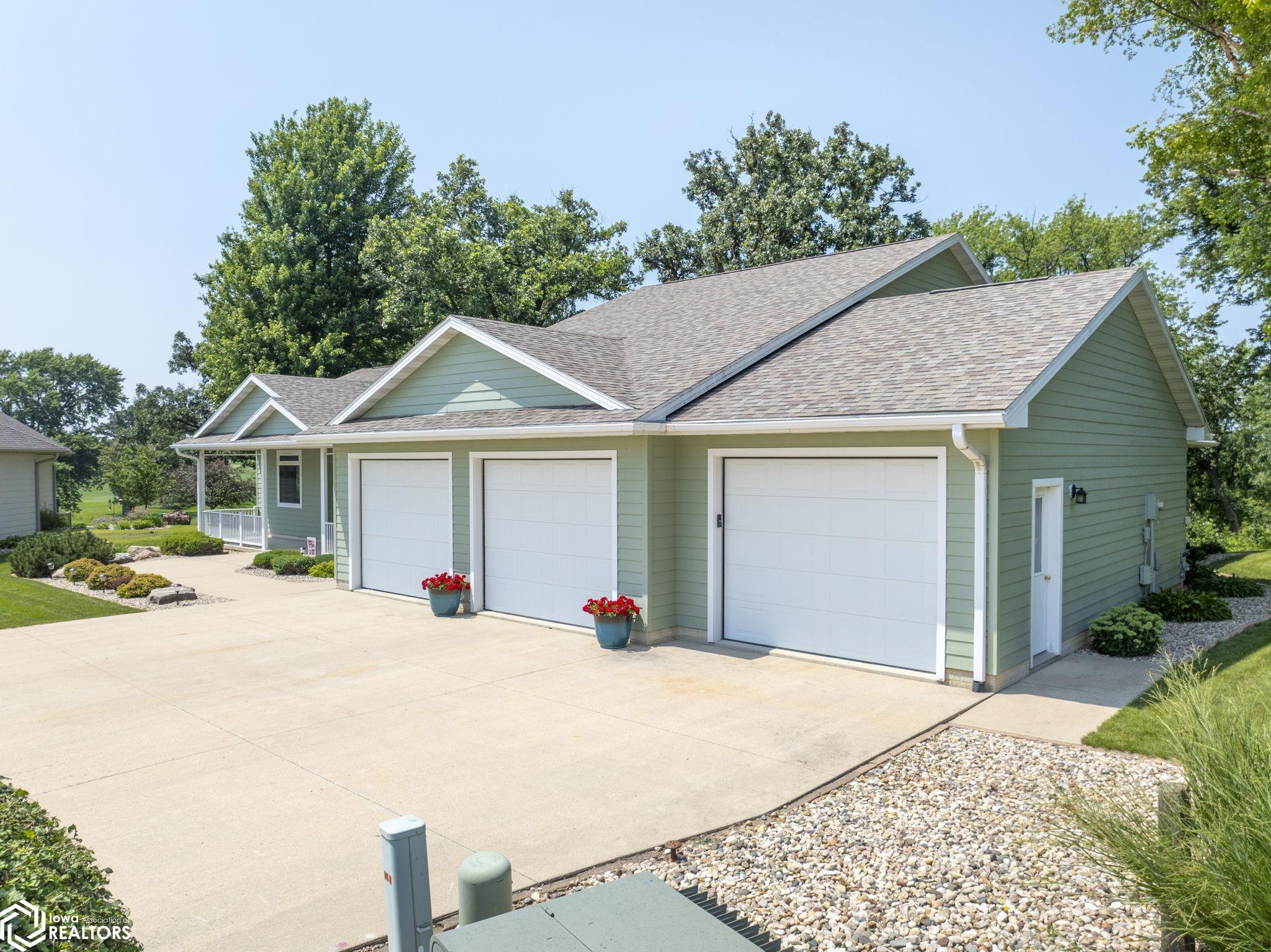 206 Brickyard Court, Sheffield, Iowa image 2