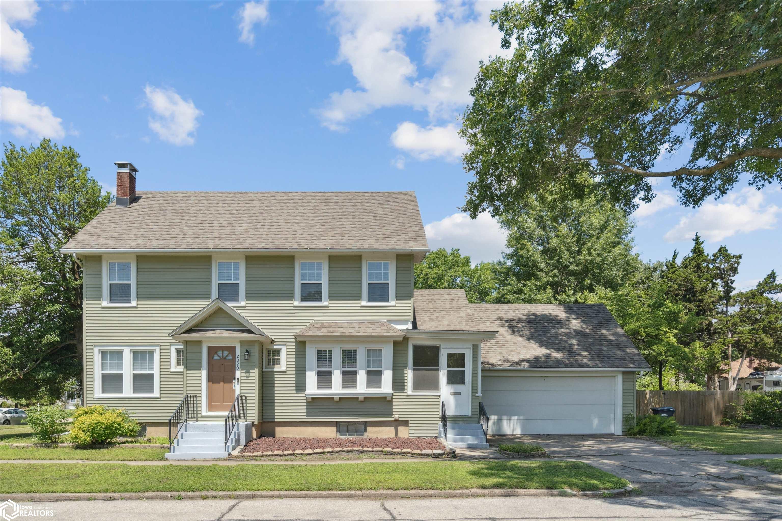 2020 Dill Street, Burlington, Iowa image 1