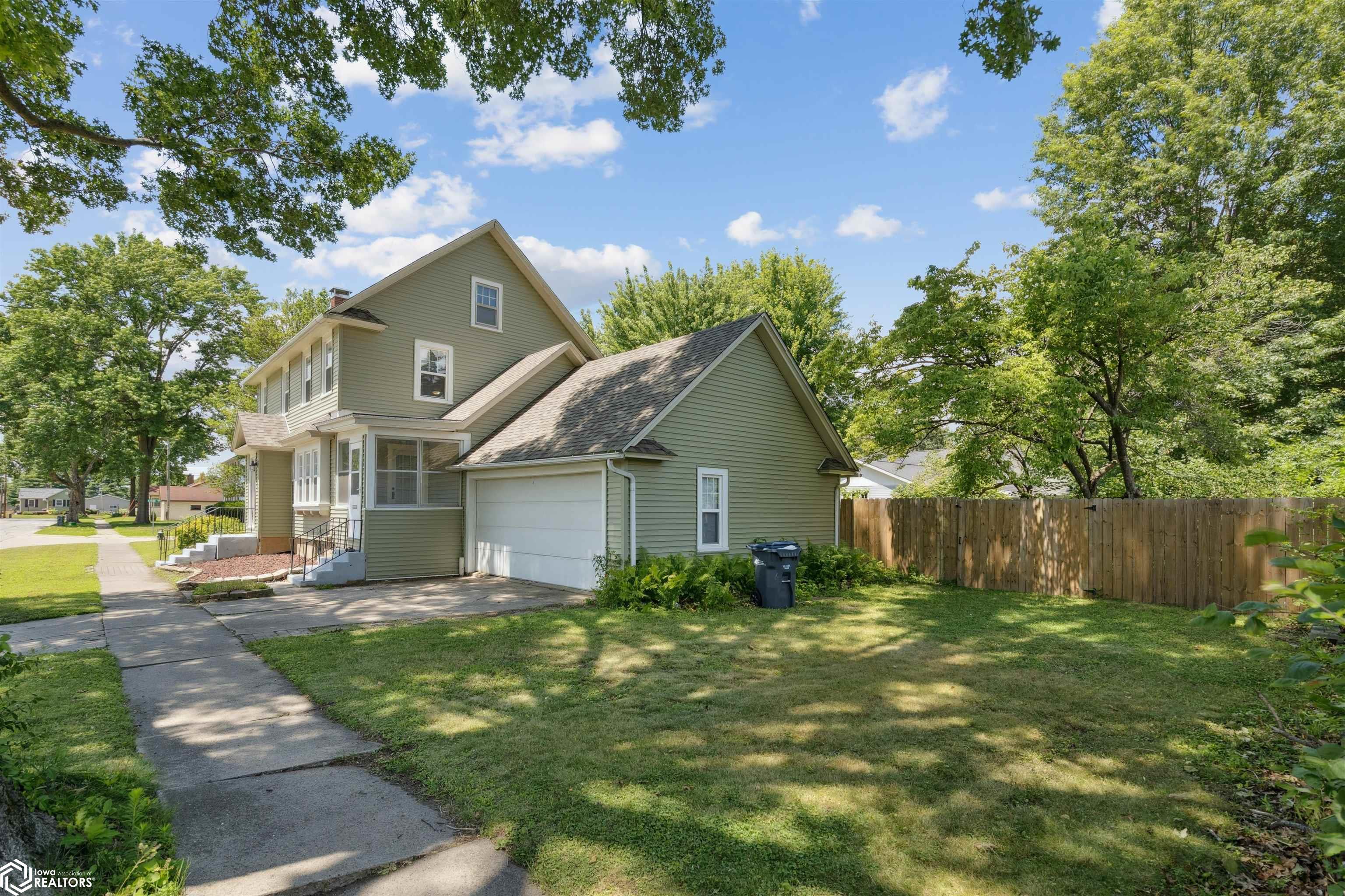 2020 Dill Street, Burlington, Iowa image 2