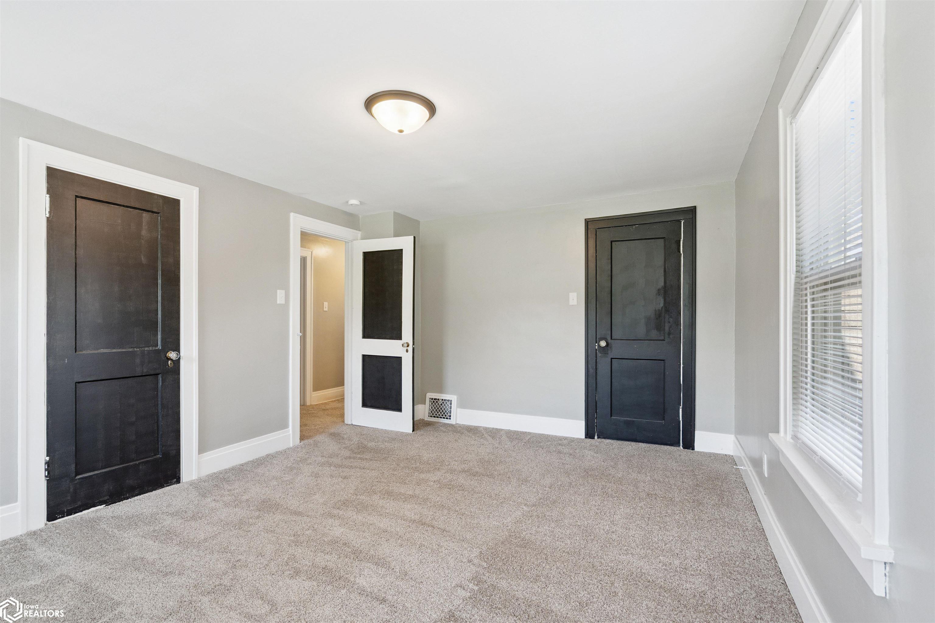 2020 Dill Street, Burlington, Iowa image 19