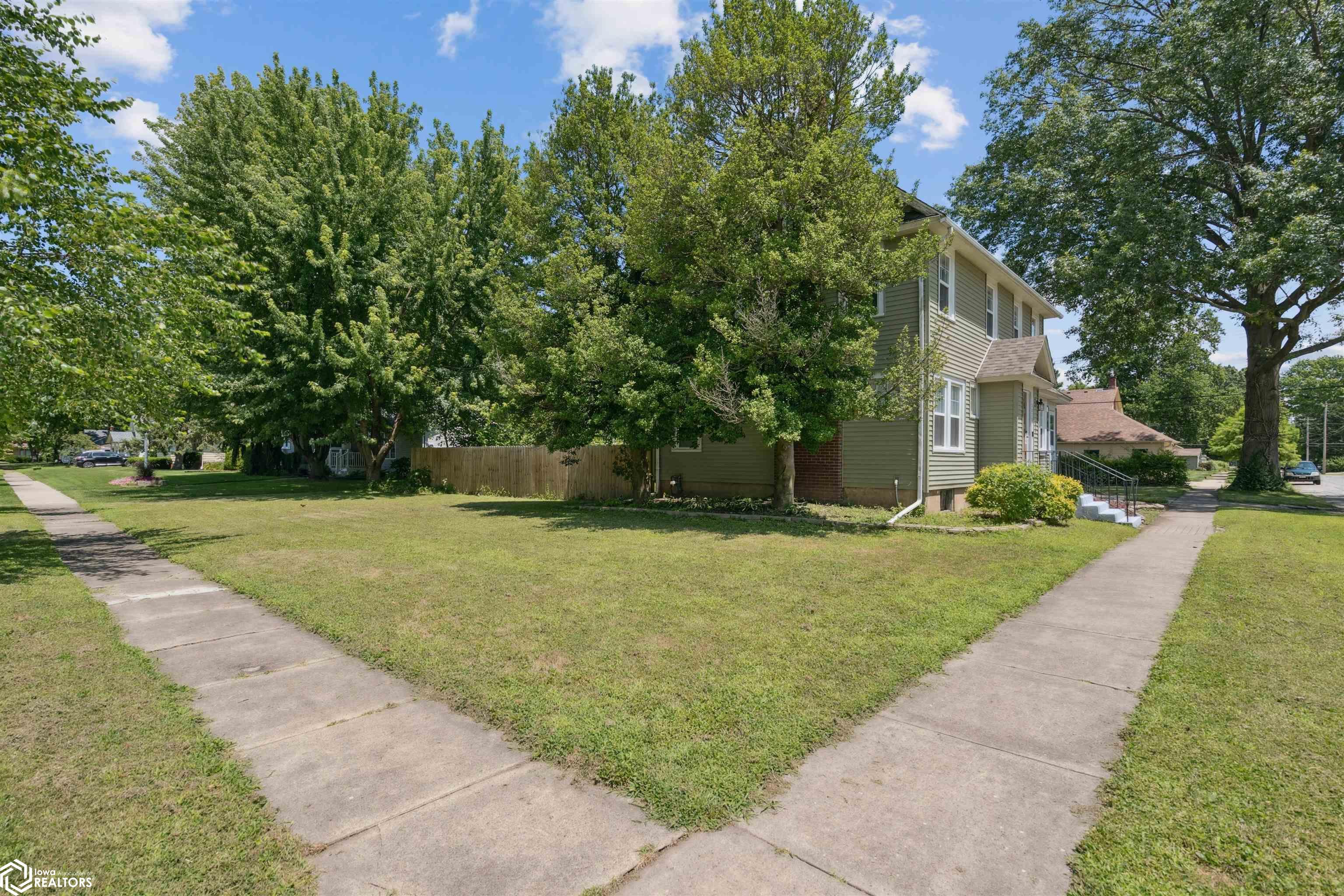 2020 Dill Street, Burlington, Iowa image 3