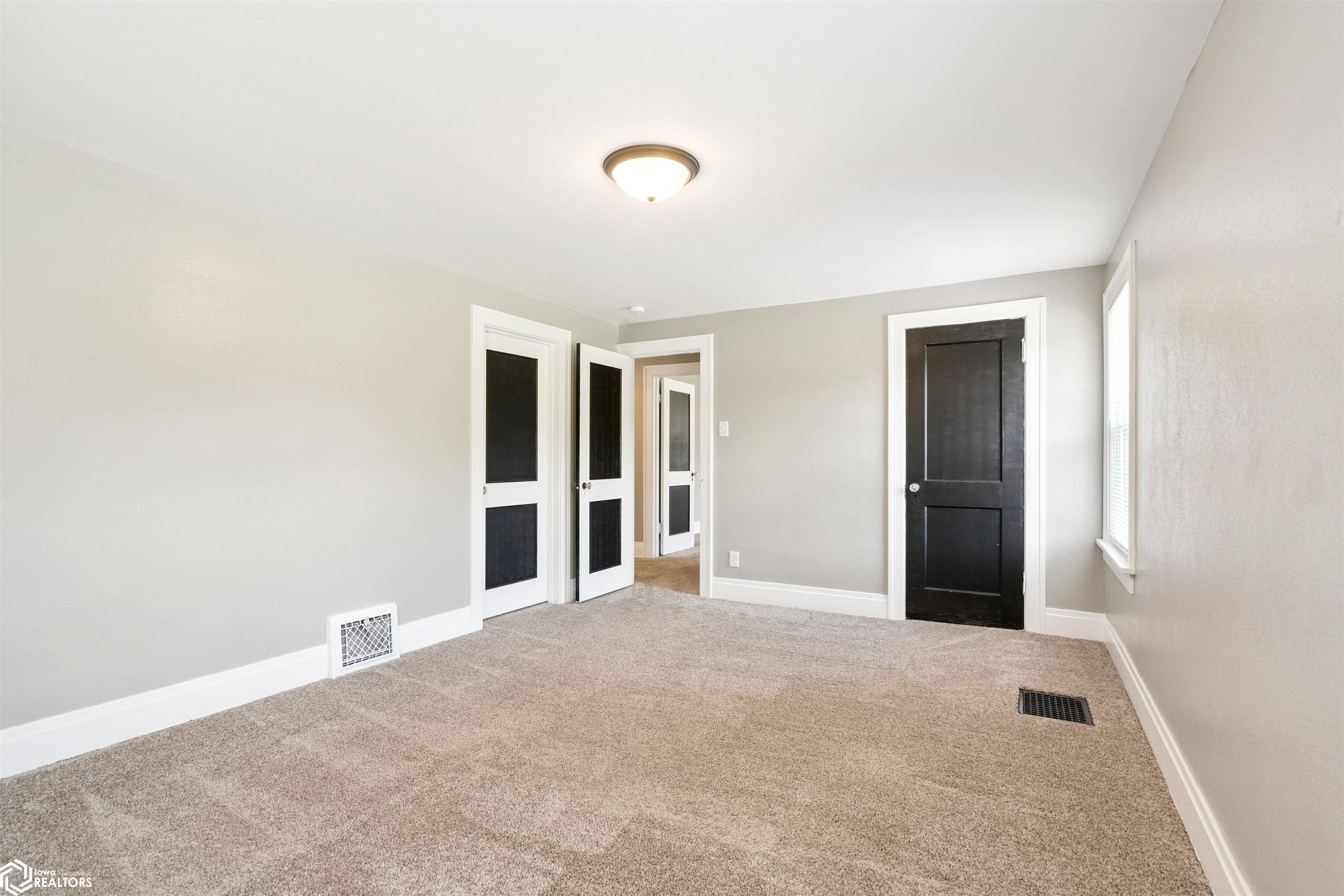 2020 Dill Street, Burlington, Iowa image 22