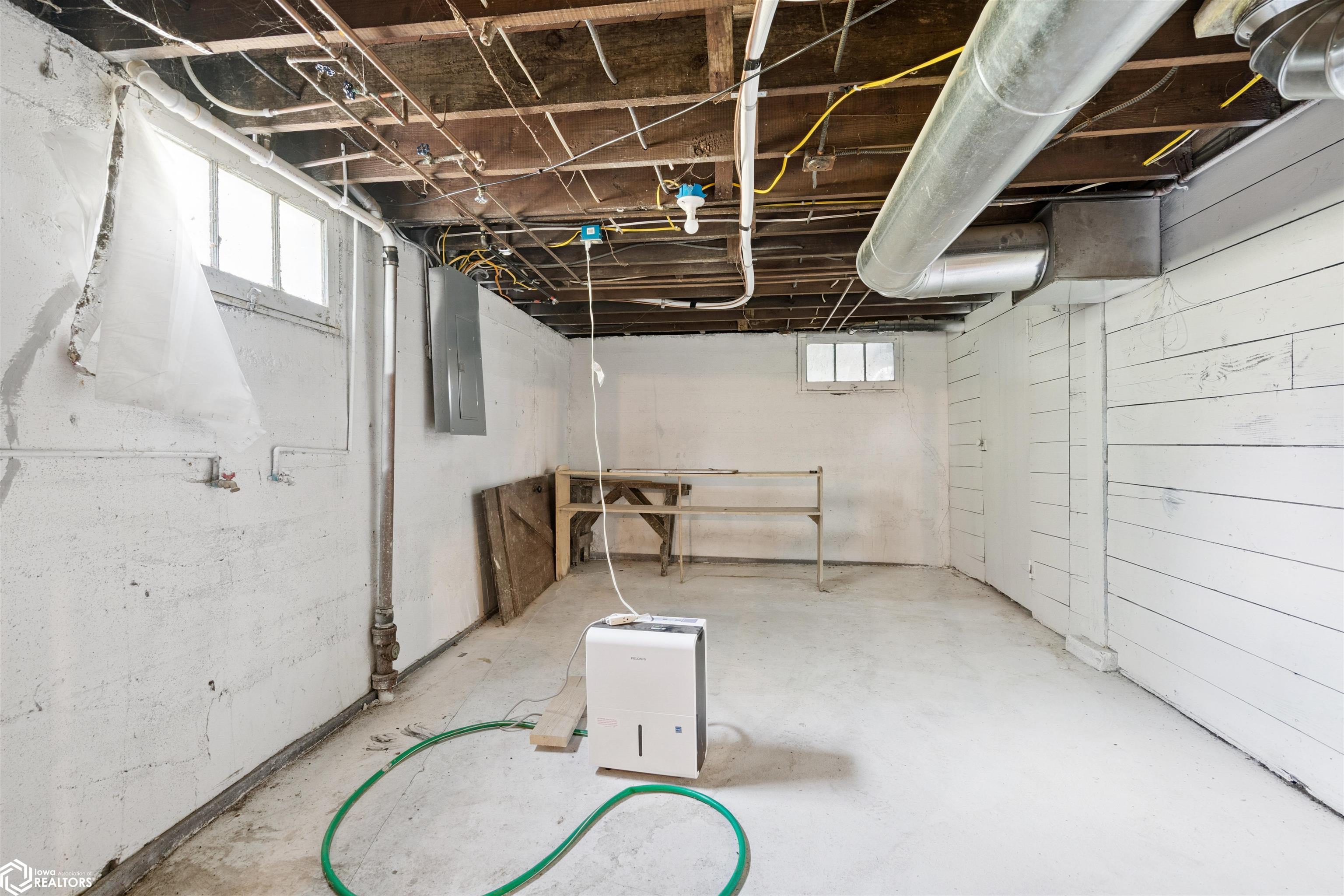 2020 Dill Street, Burlington, Iowa image 27