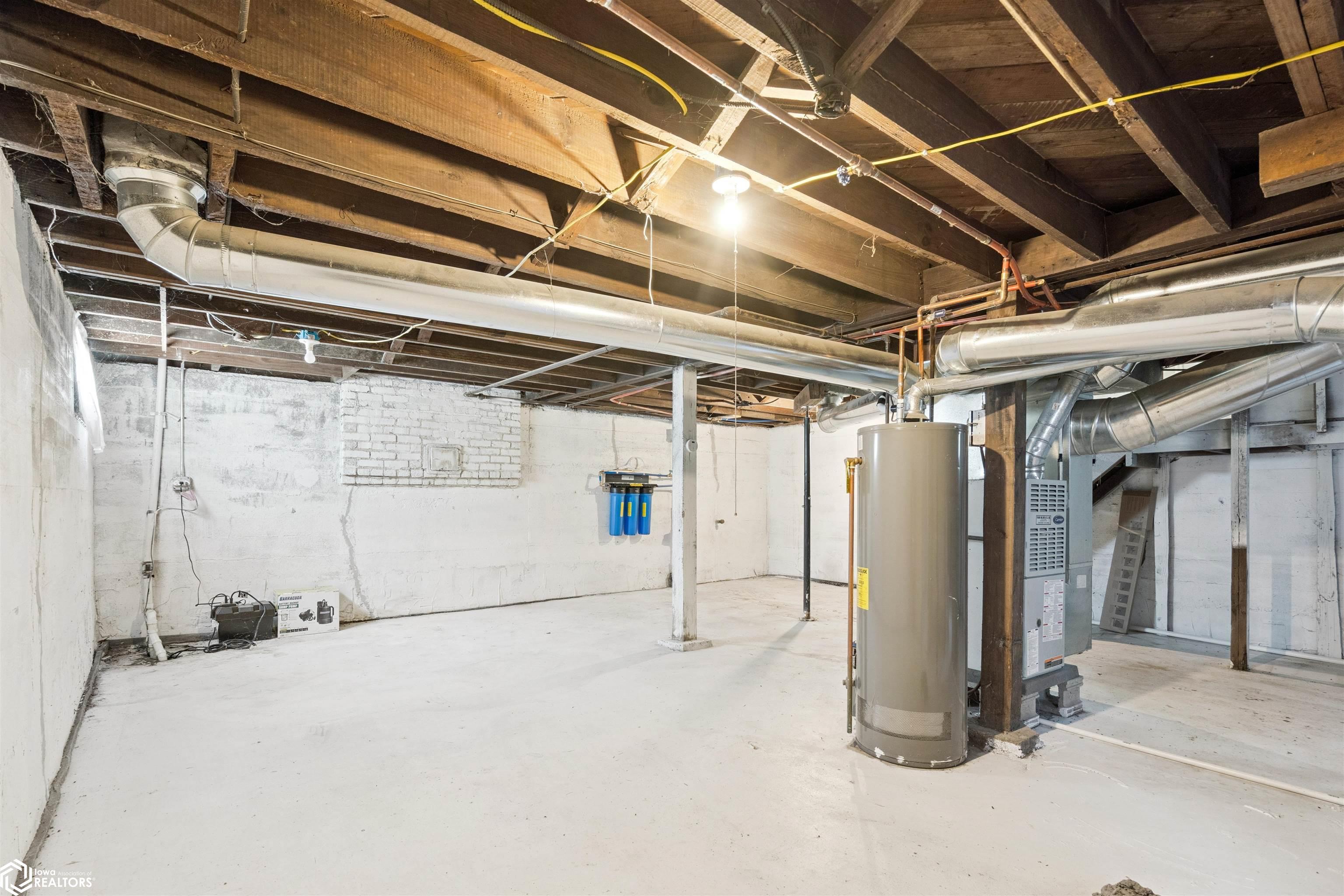 2020 Dill Street, Burlington, Iowa image 30
