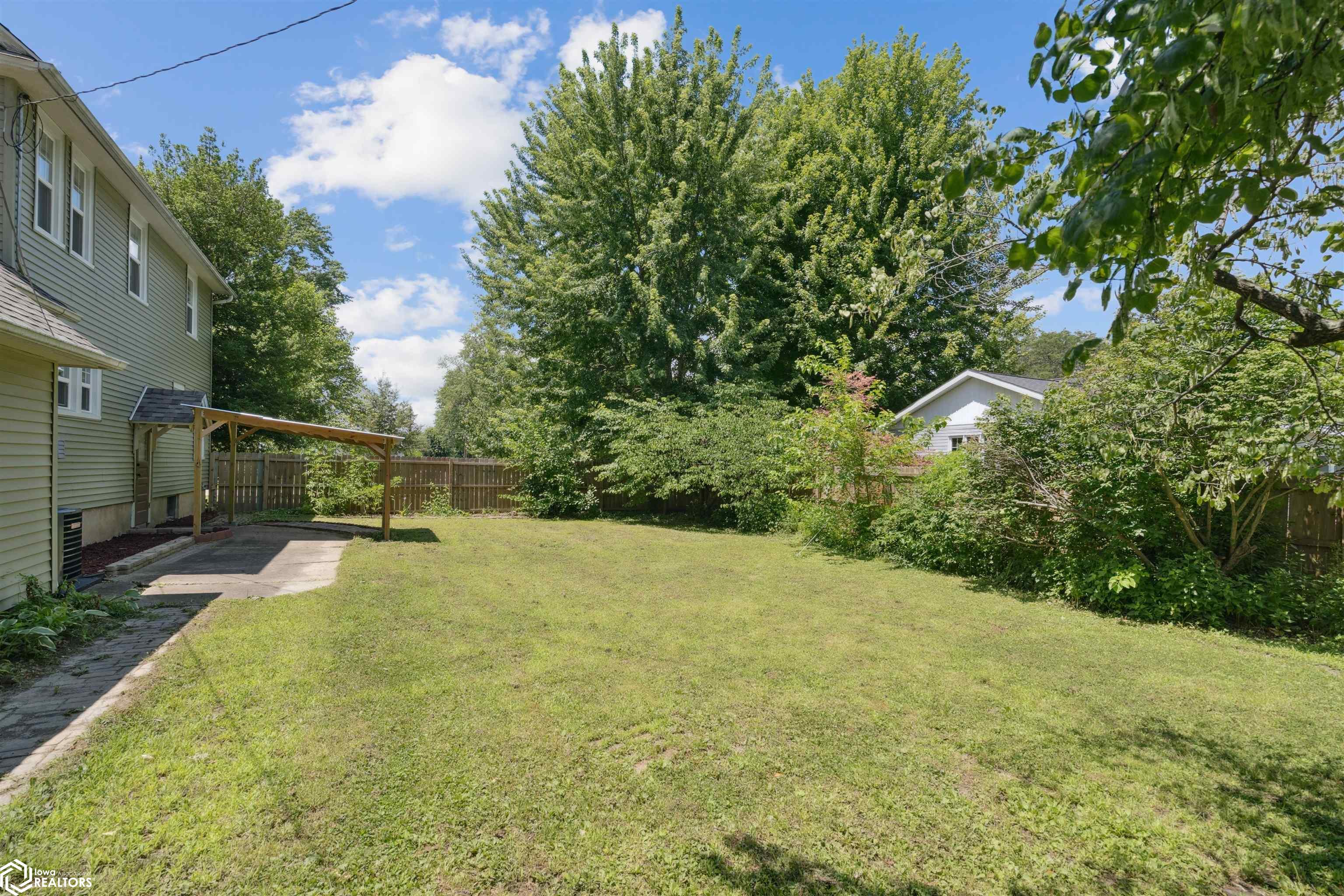 2020 Dill Street, Burlington, Iowa image 33