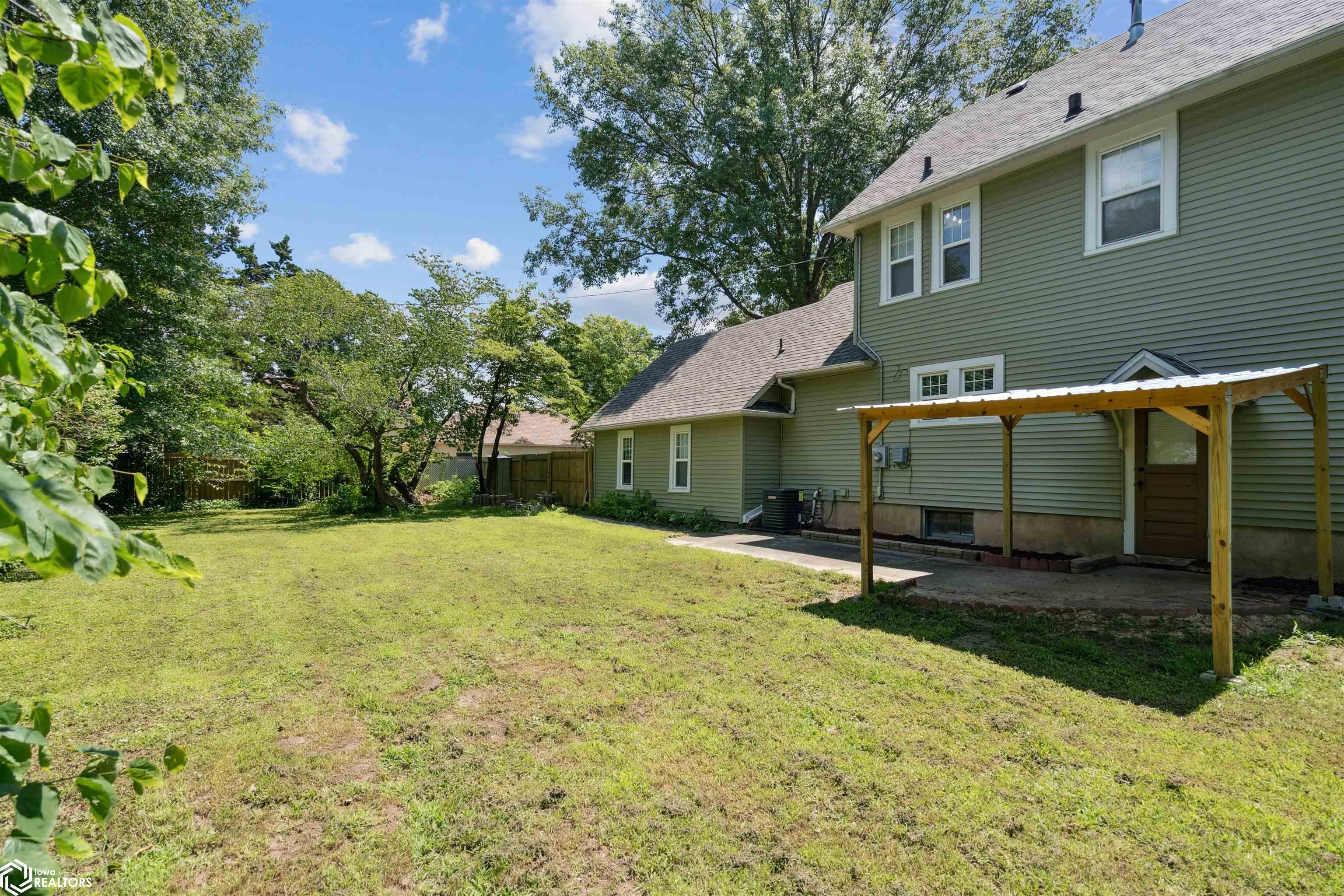 2020 Dill Street, Burlington, Iowa image 34