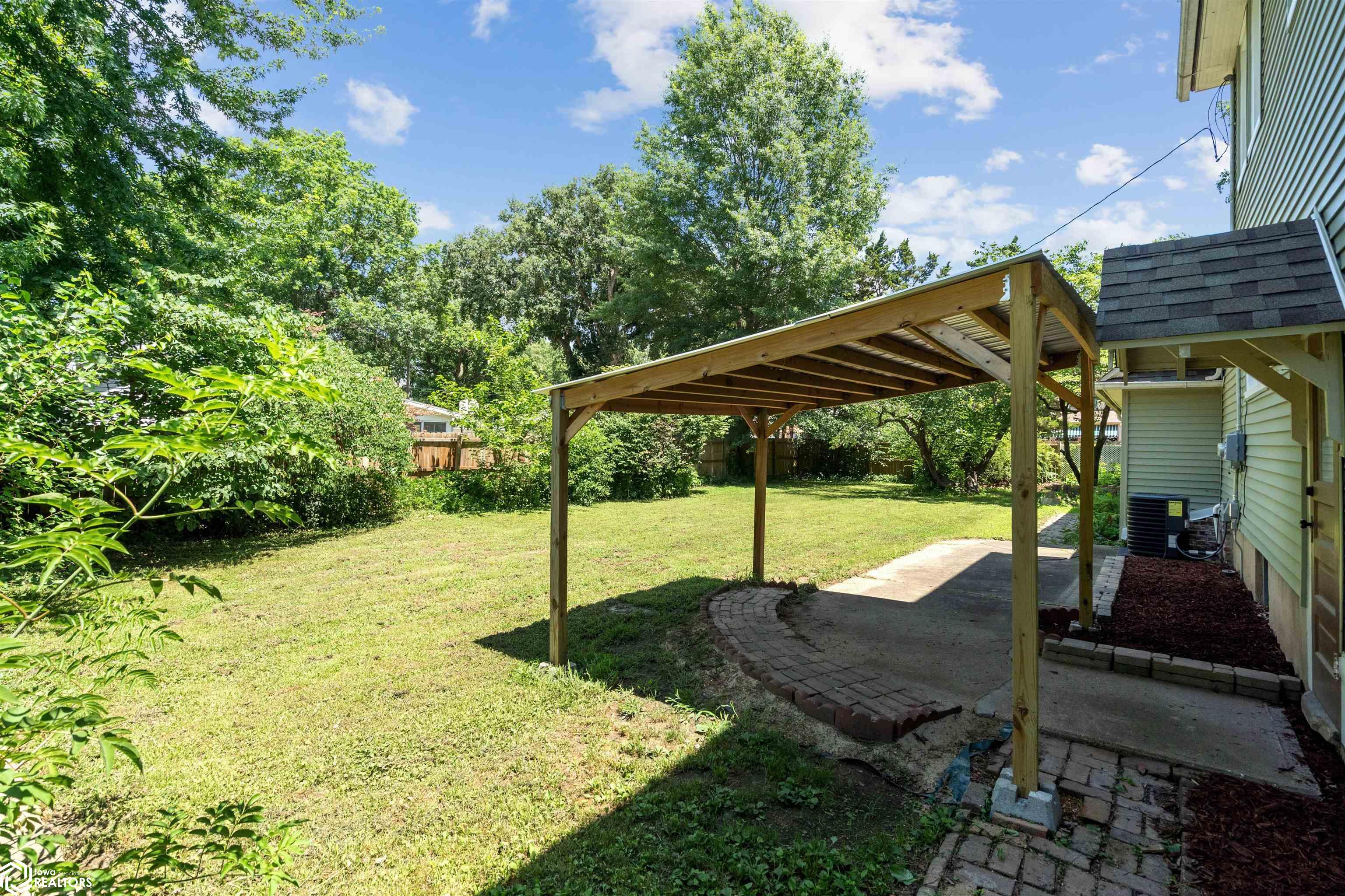 2020 Dill Street, Burlington, Iowa image 35