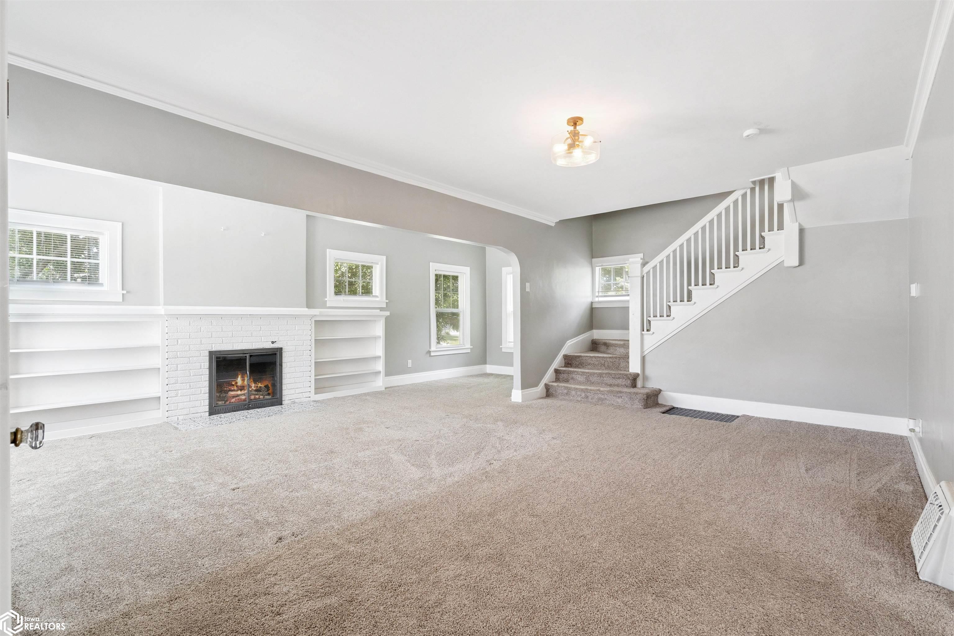 2020 Dill Street, Burlington, Iowa image 5