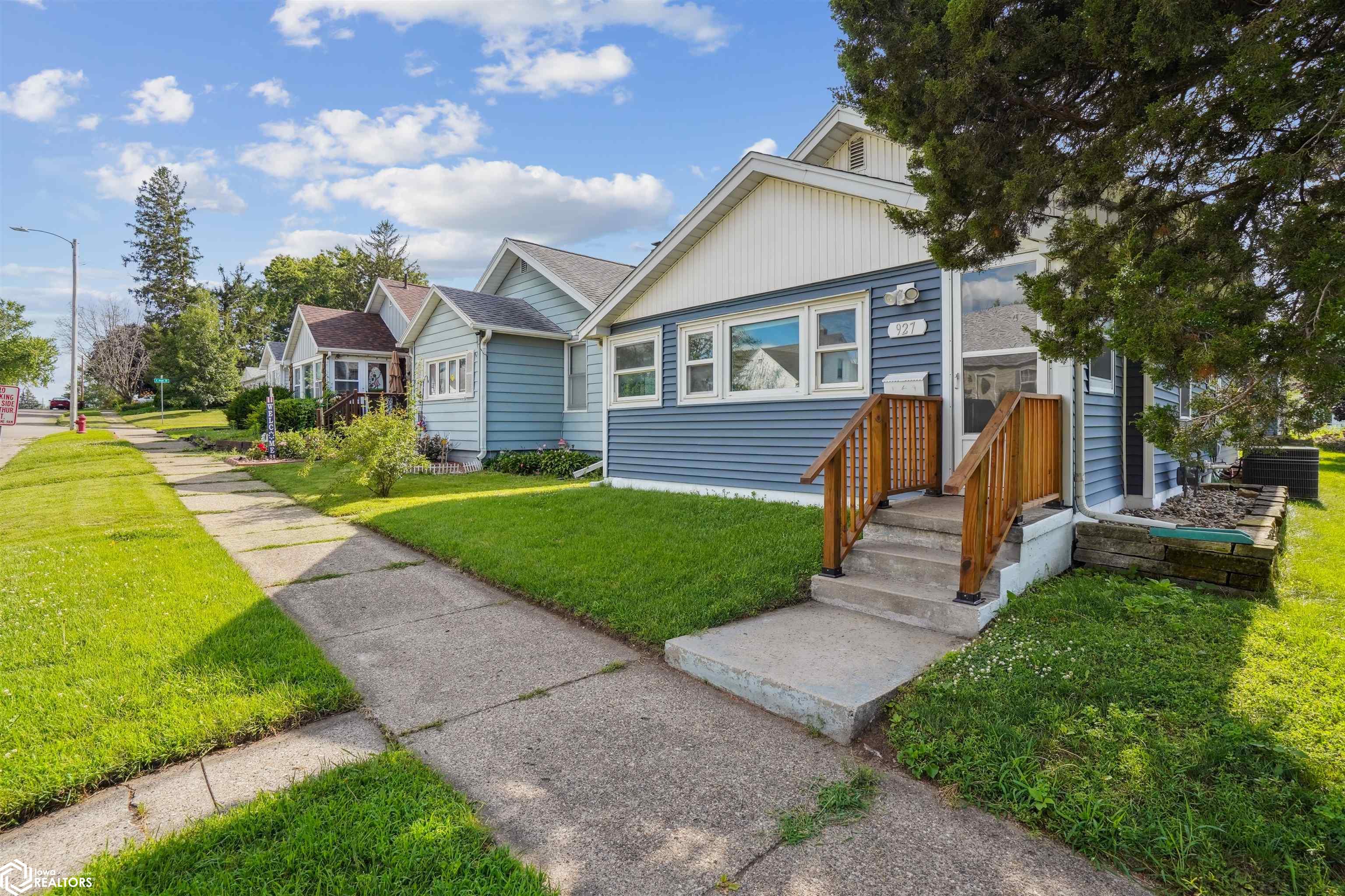 927 S 9th Ave, Marshalltown, Iowa image 2