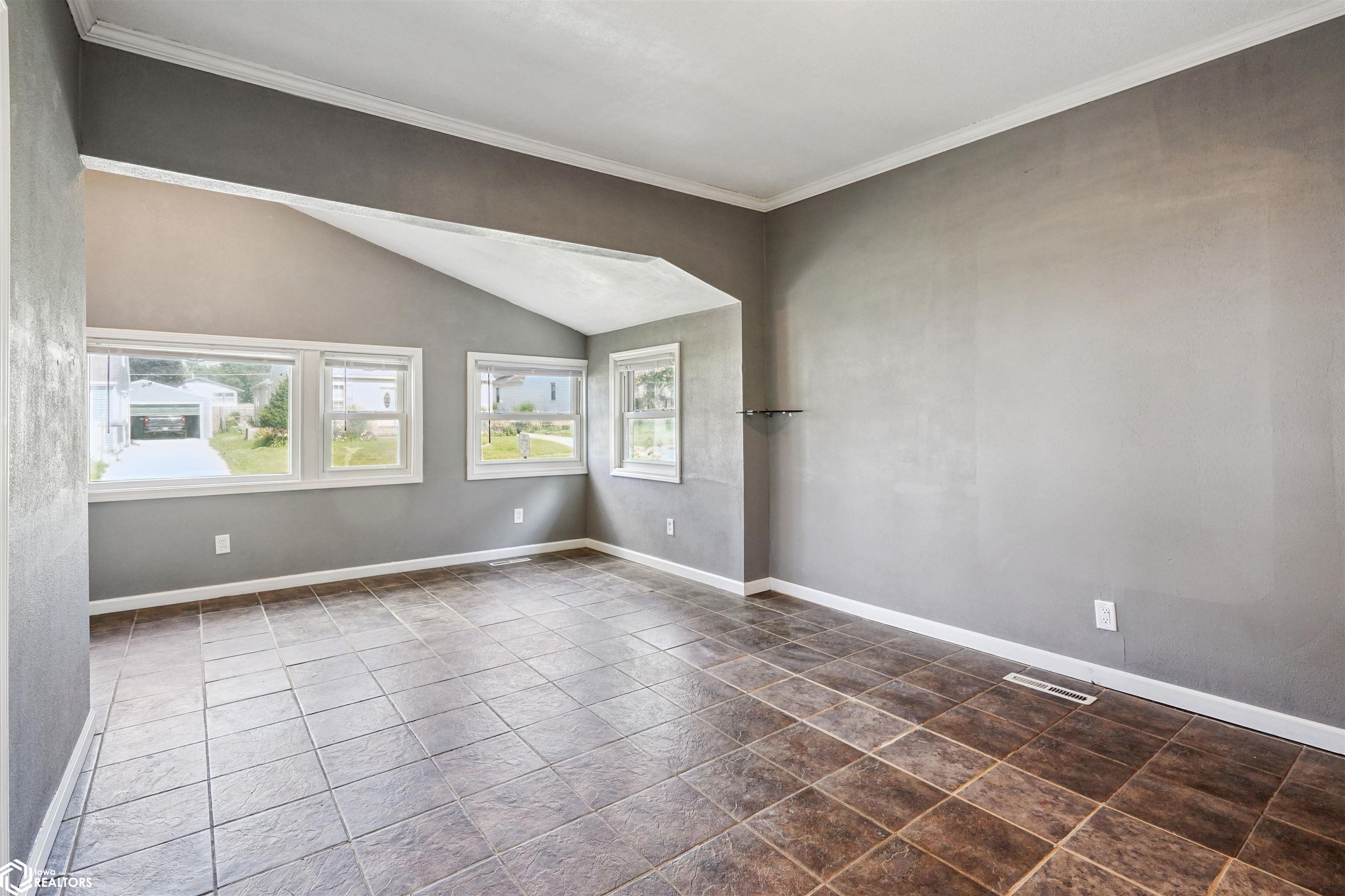 927 S 9th Ave, Marshalltown, Iowa image 6