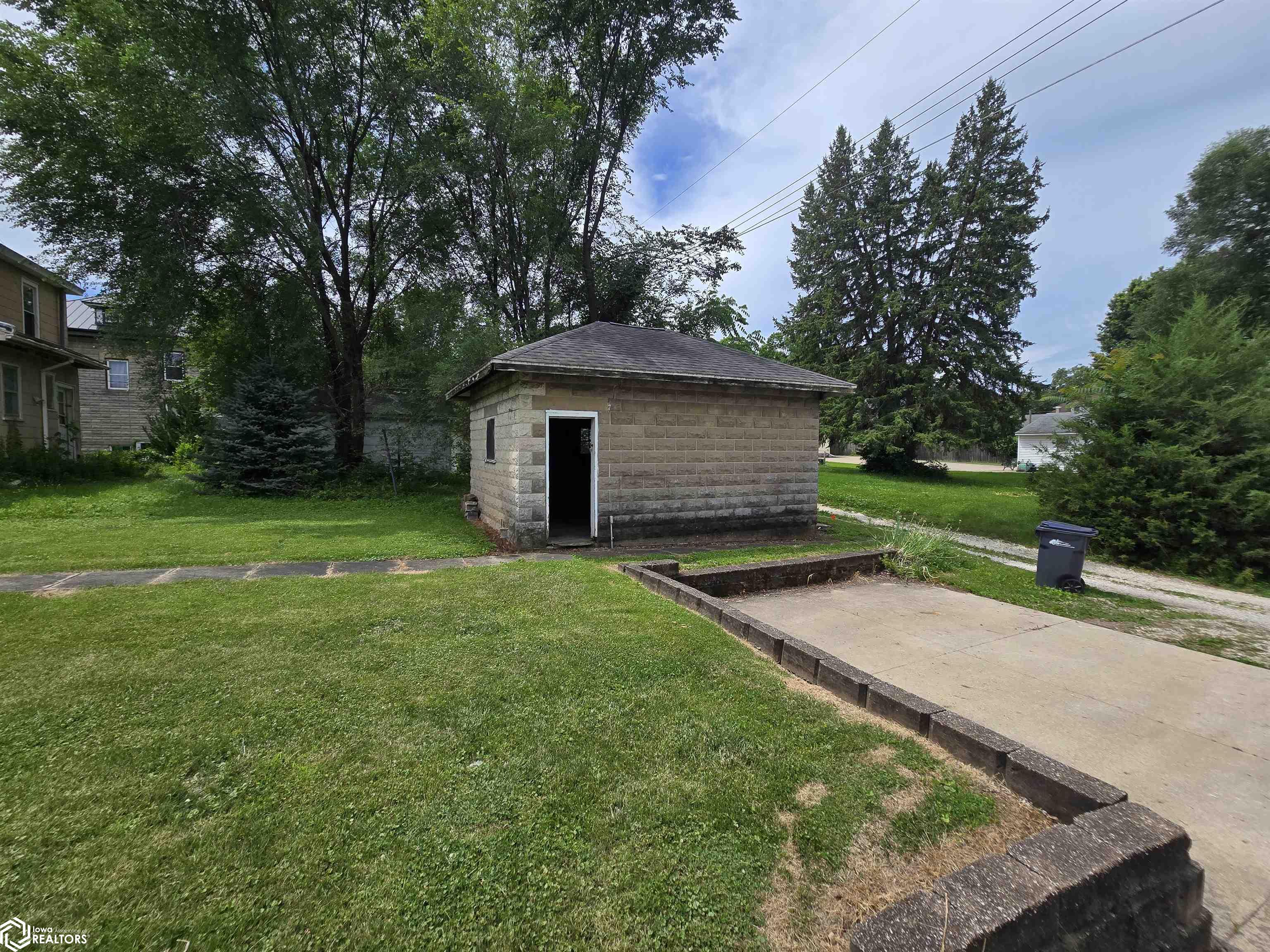 1613 Lincoln Street, Burlington, Iowa image 3