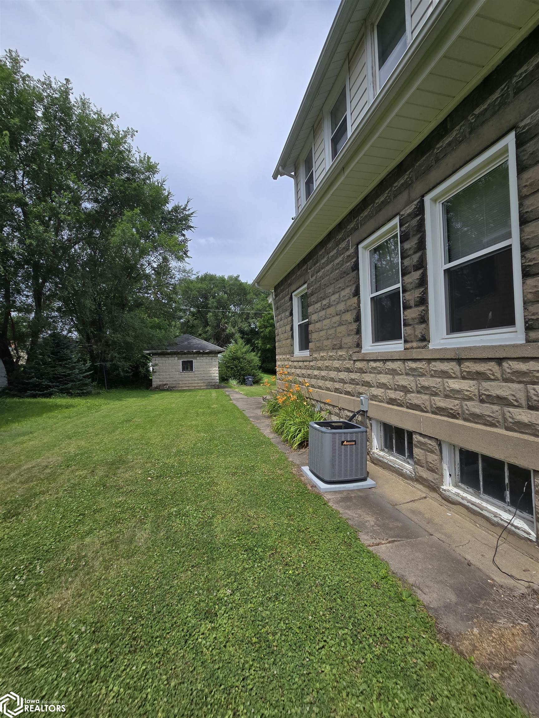1613 Lincoln Street, Burlington, Iowa image 6