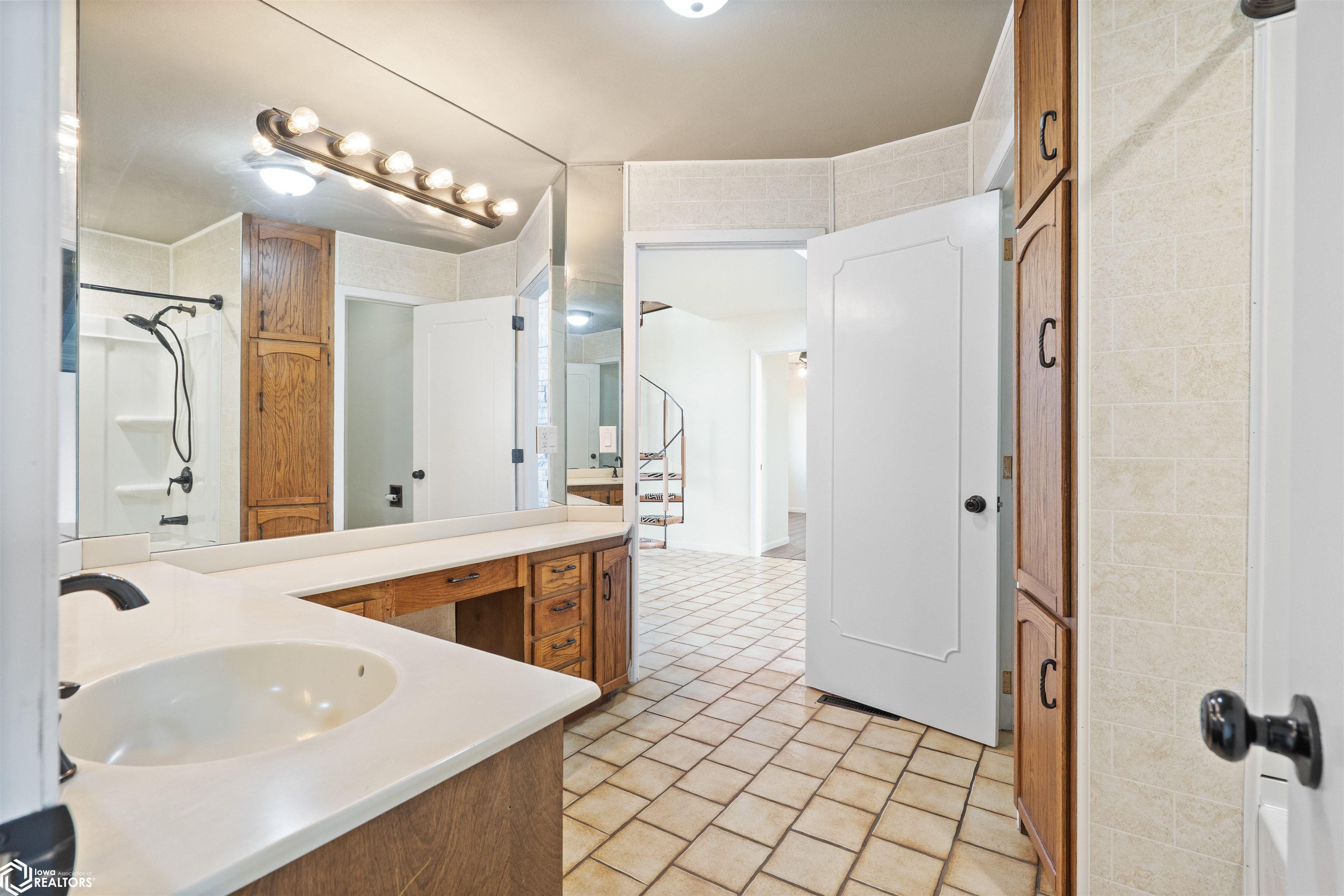 2411 160th Street, Mount Union, Iowa image 11