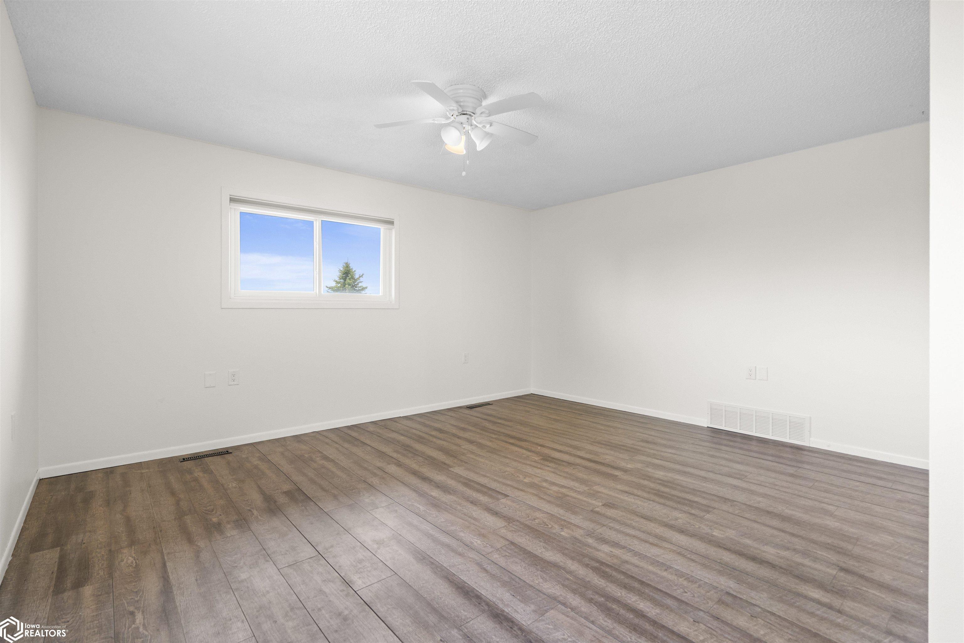 2411 160th Street, Mount Union, Iowa image 8