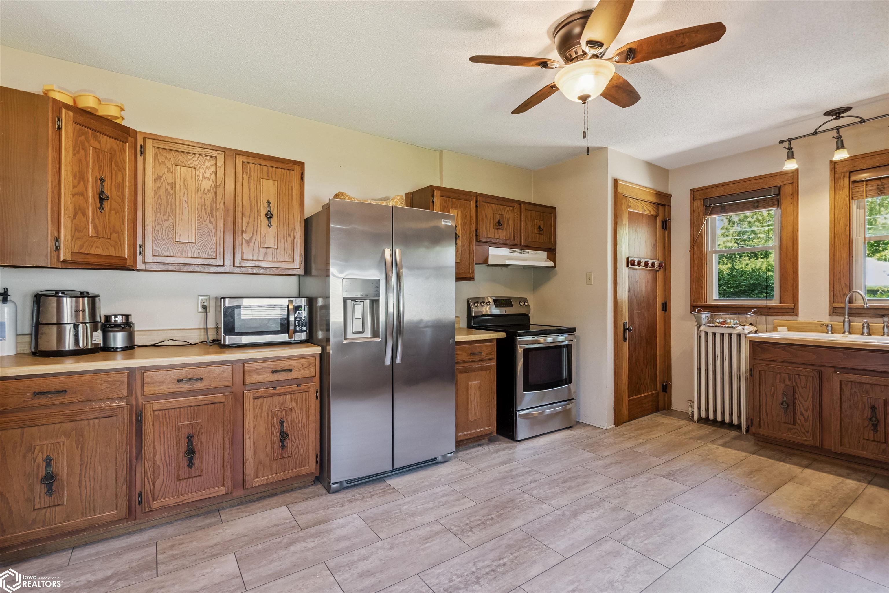 909 Elm Street, Grinnell, Iowa image 11