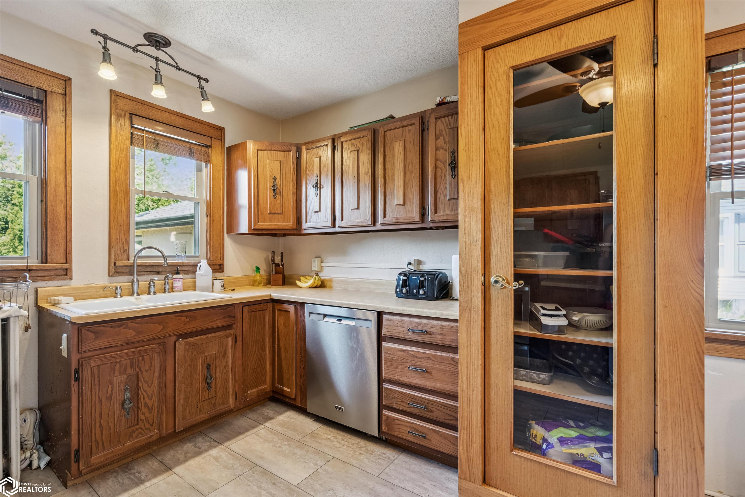 909 Elm Street, Grinnell, Iowa image 12