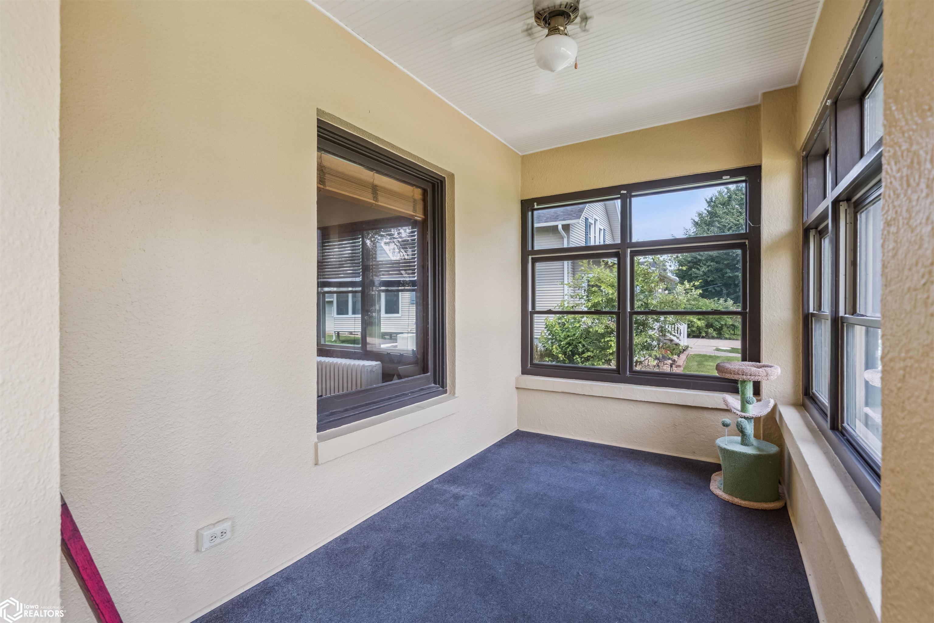 909 Elm Street, Grinnell, Iowa image 3