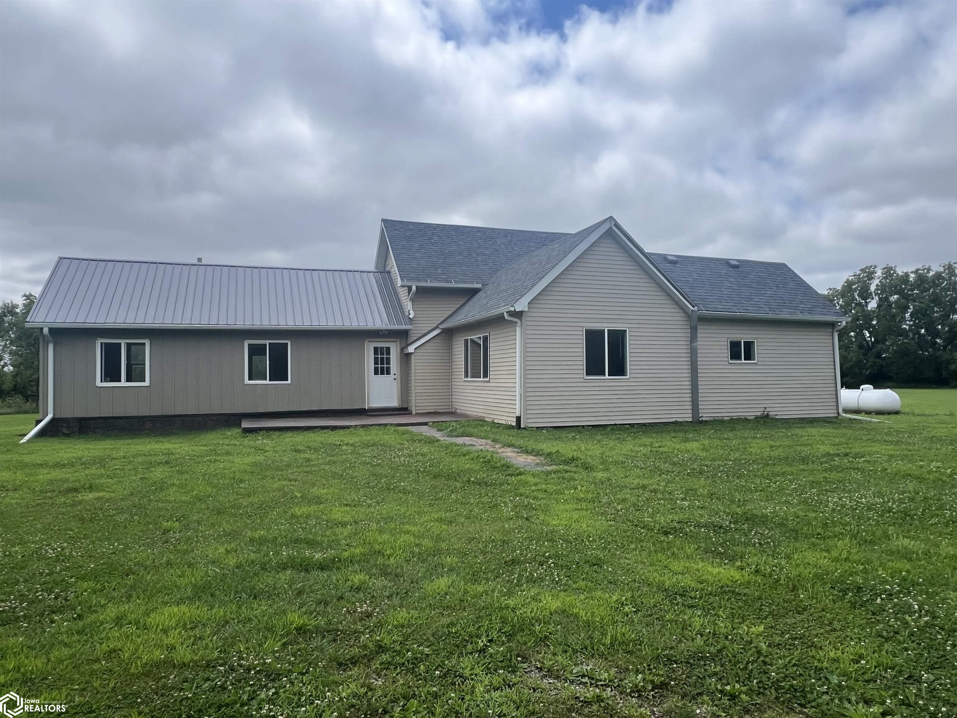 4476 32nd St, Grinnell