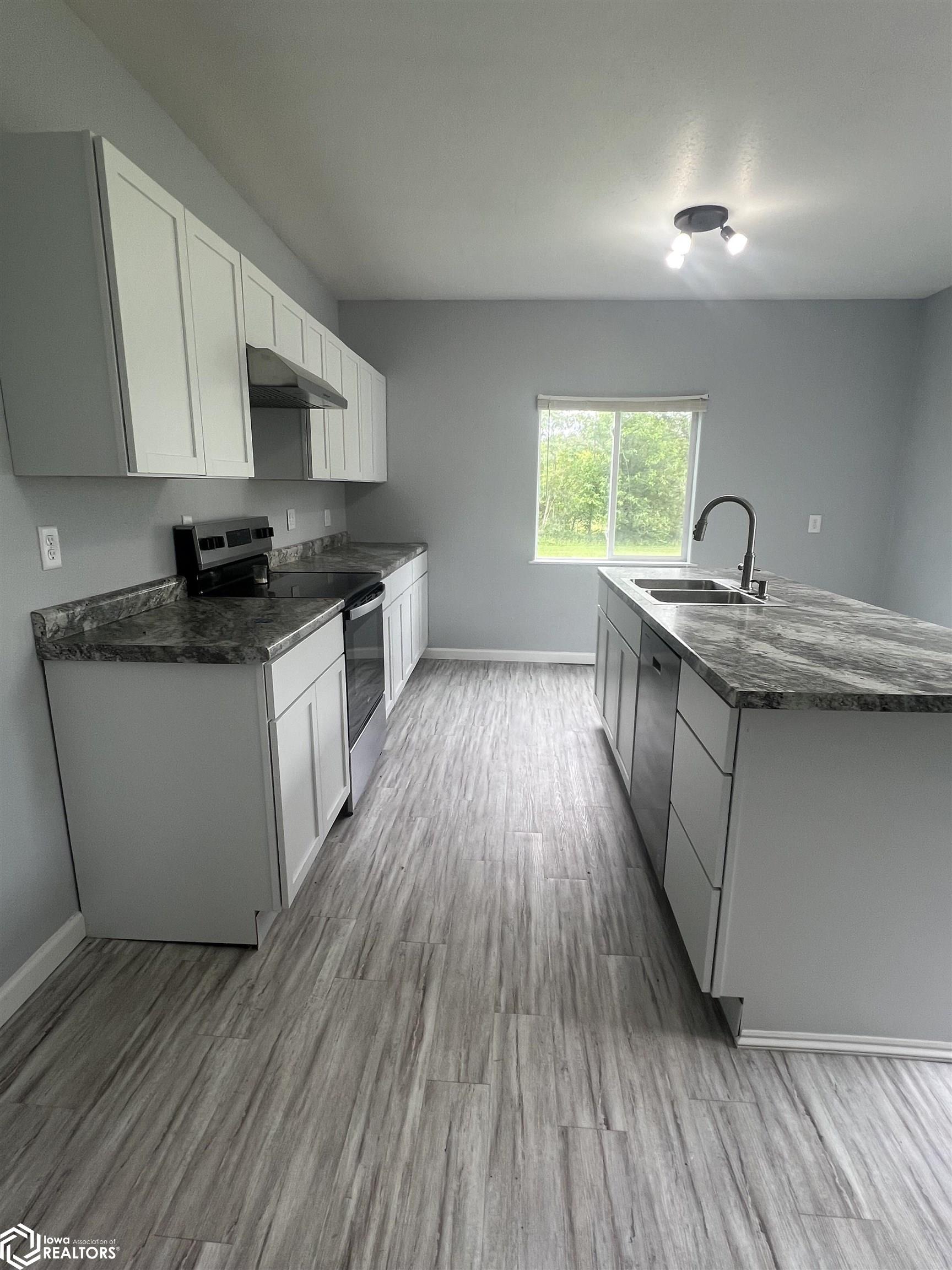 4476 32nd Street, Grinnell, Iowa image 6