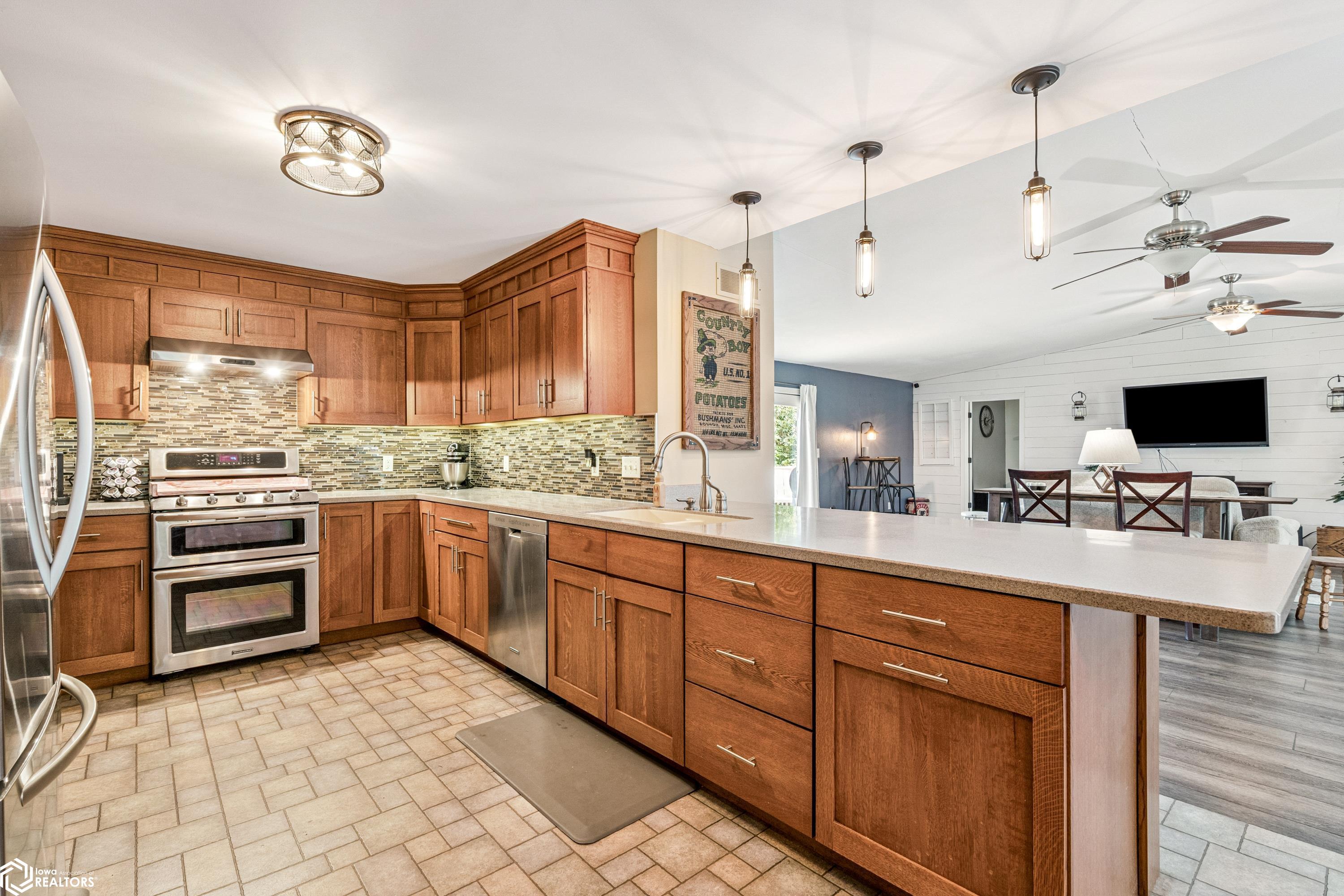 10552 Rolling Hills Drive, Burlington, Iowa image 13