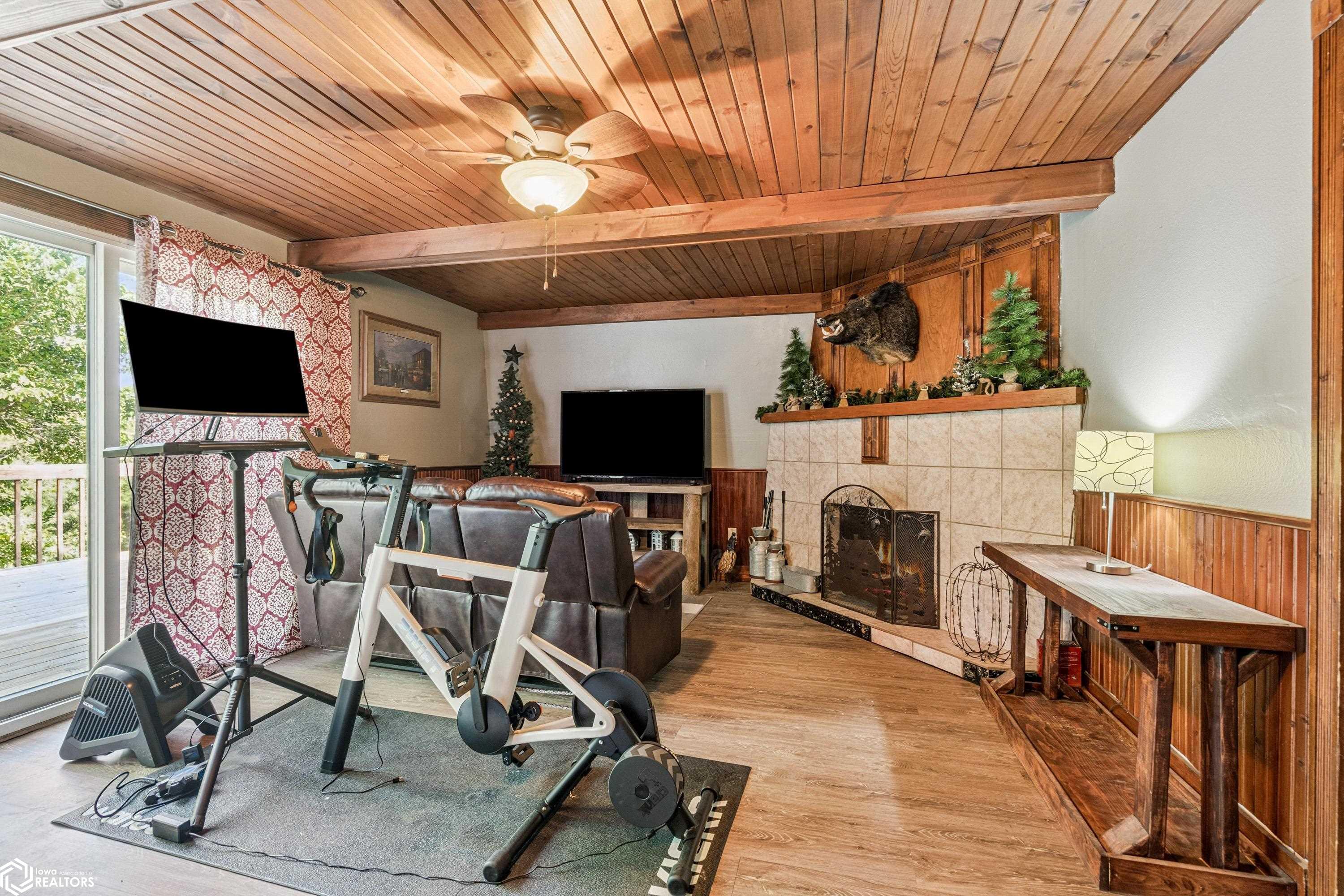 10552 Rolling Hills Drive, Burlington, Iowa image 16