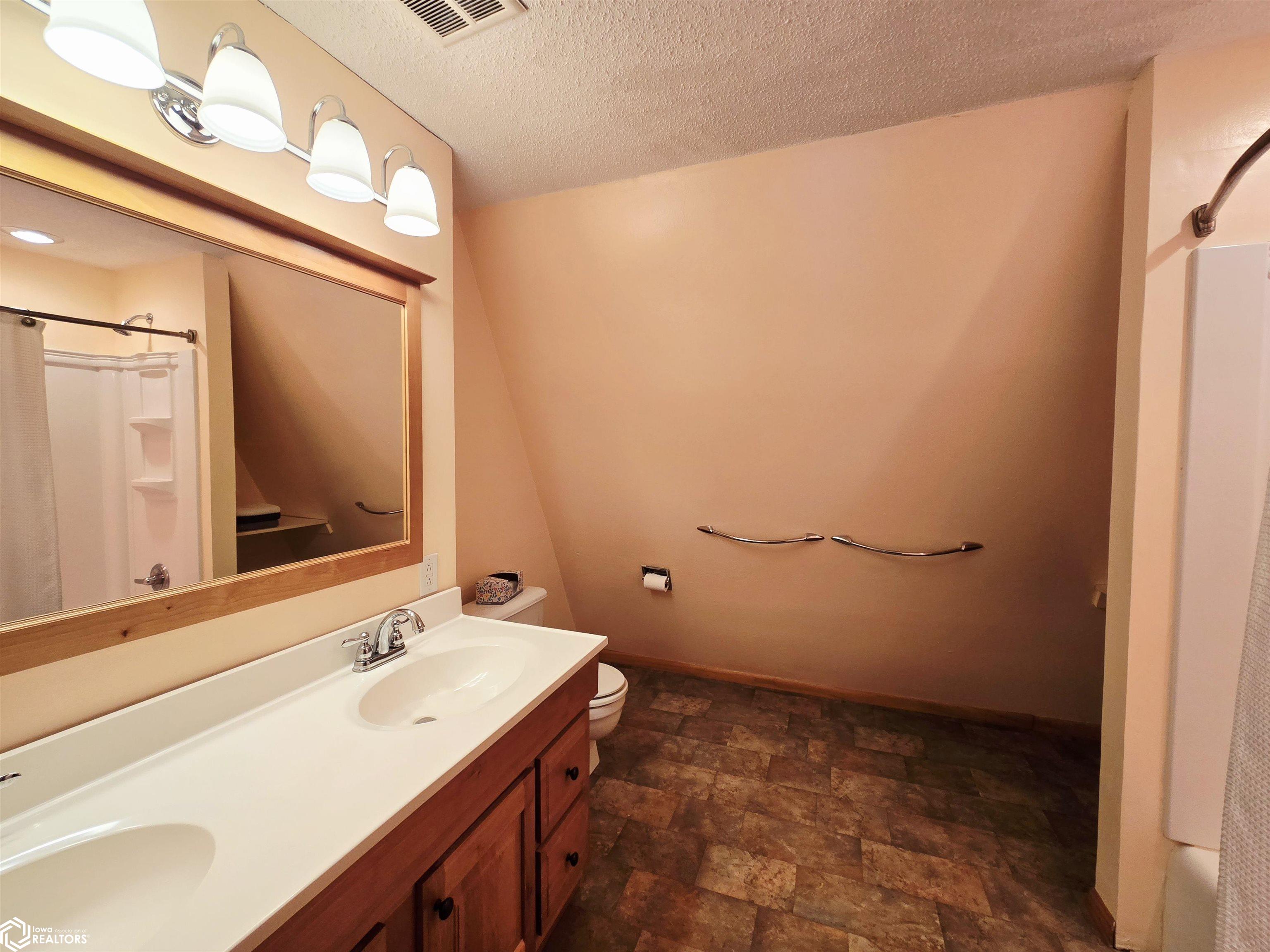 10552 Rolling Hills Drive, Burlington, Iowa image 21
