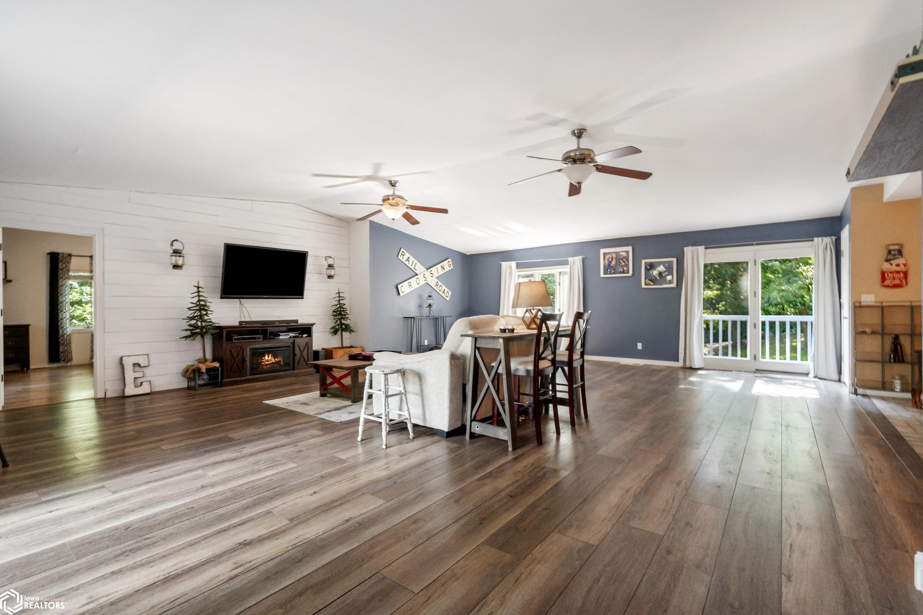 10552 Rolling Hills Drive, Burlington, Iowa image 4