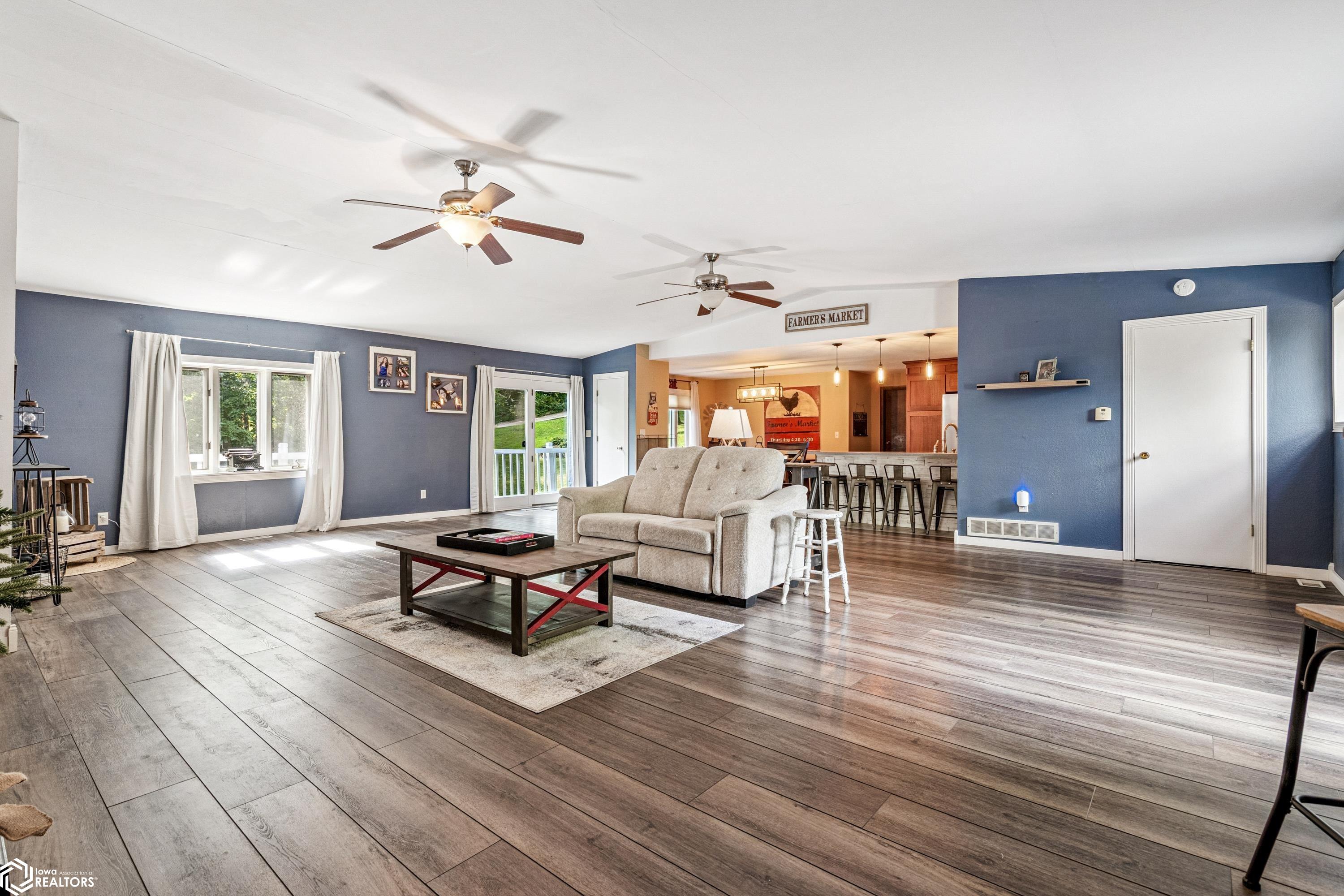 10552 Rolling Hills Drive, Burlington, Iowa image 6