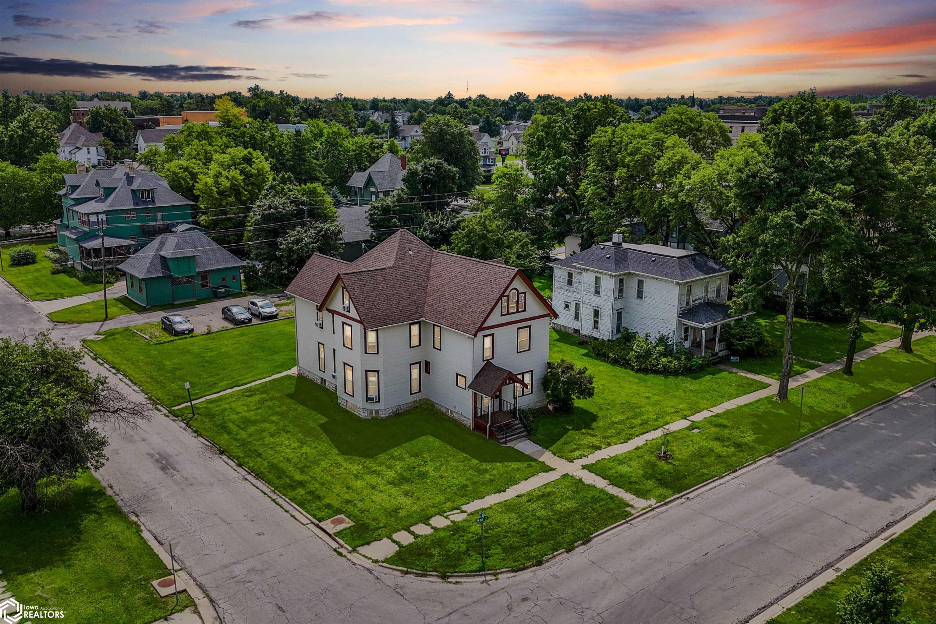 1132 Main Street, Grinnell, Iowa image 1