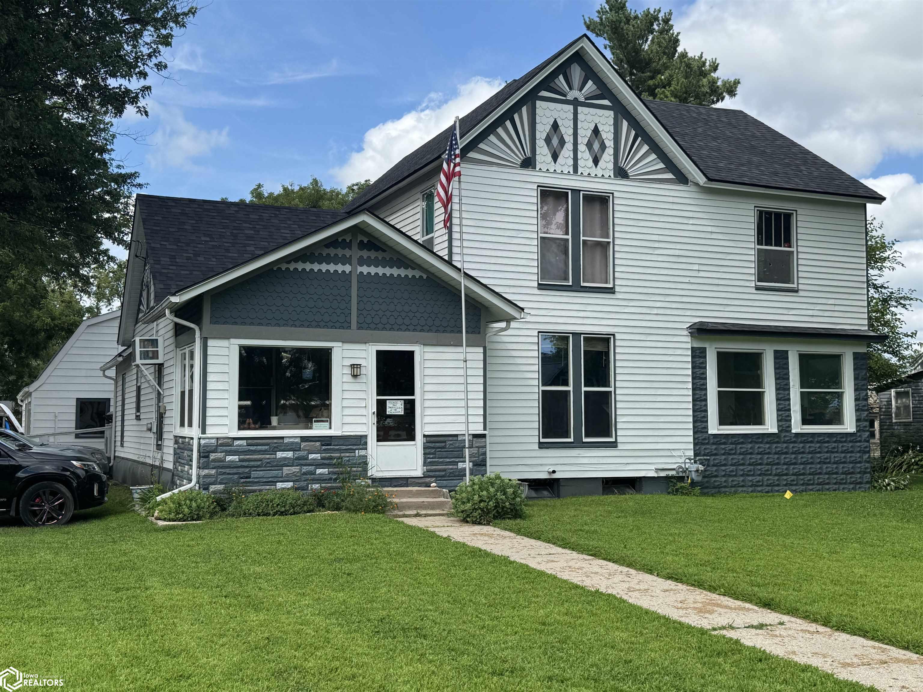 411 E Division Street, Orient, Iowa image 2