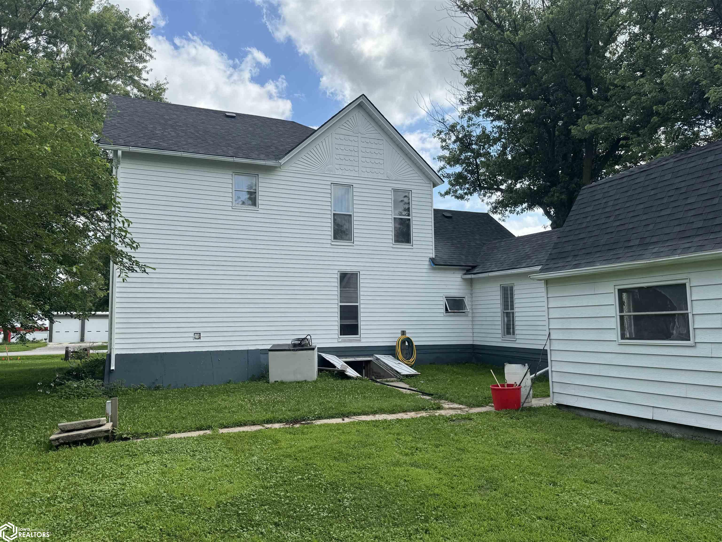 411 E Division Street, Orient, Iowa image 3