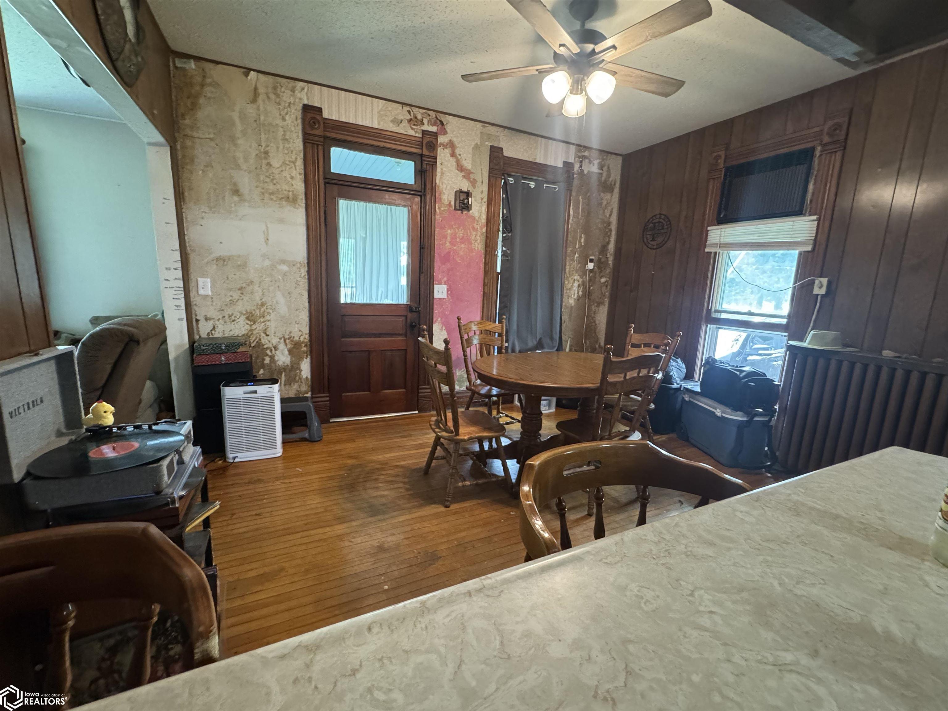 411 E Division Street, Orient, Iowa image 8