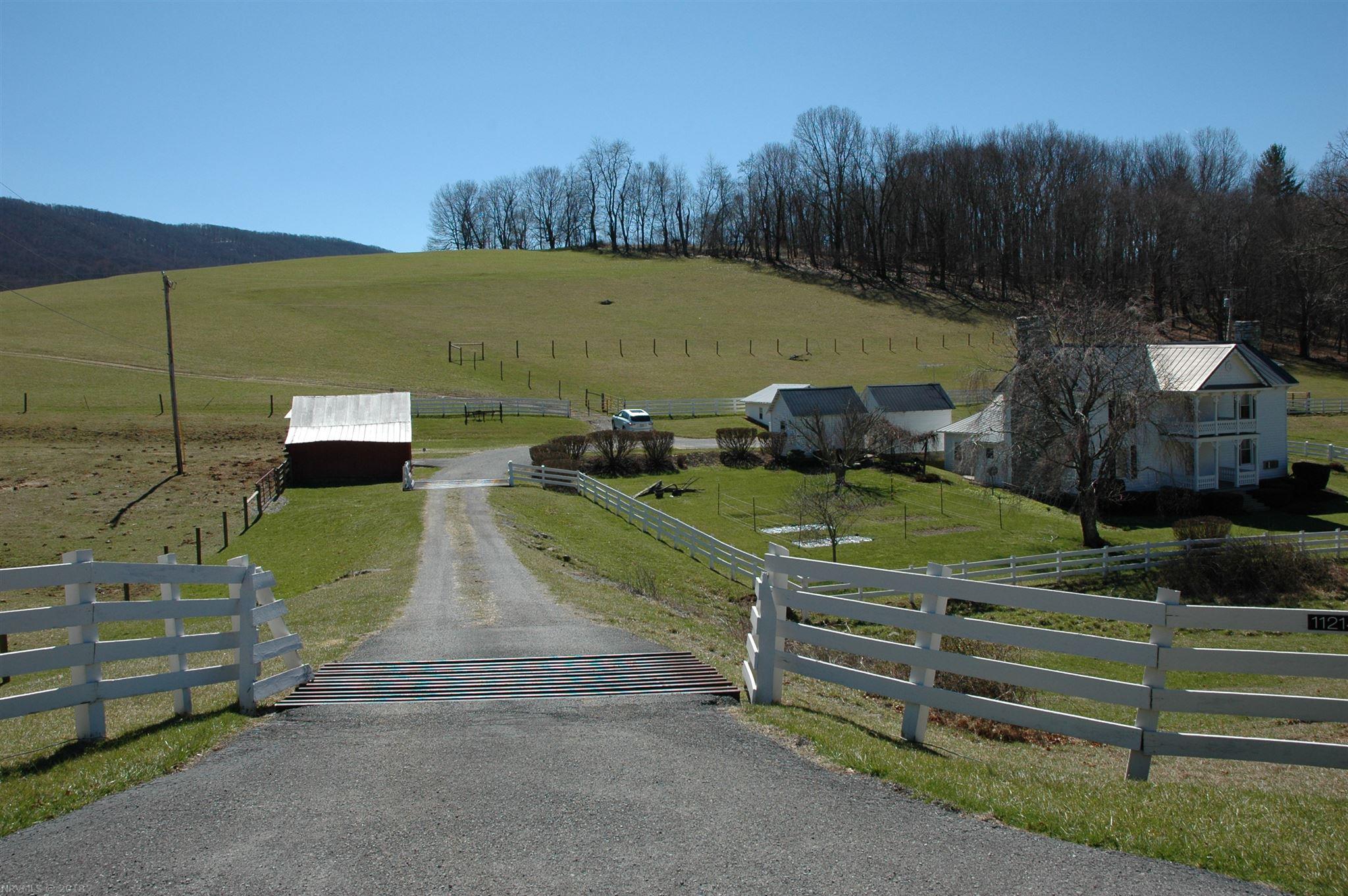 11214 CUMBERLAND GAP ROAD ROAD, NEW CASTLE, VA 24127