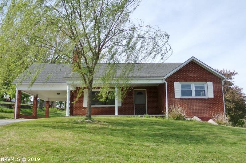 307 WENONAH AVENUE, PEARISBURG, VA 24134 The Louise Baker Team New