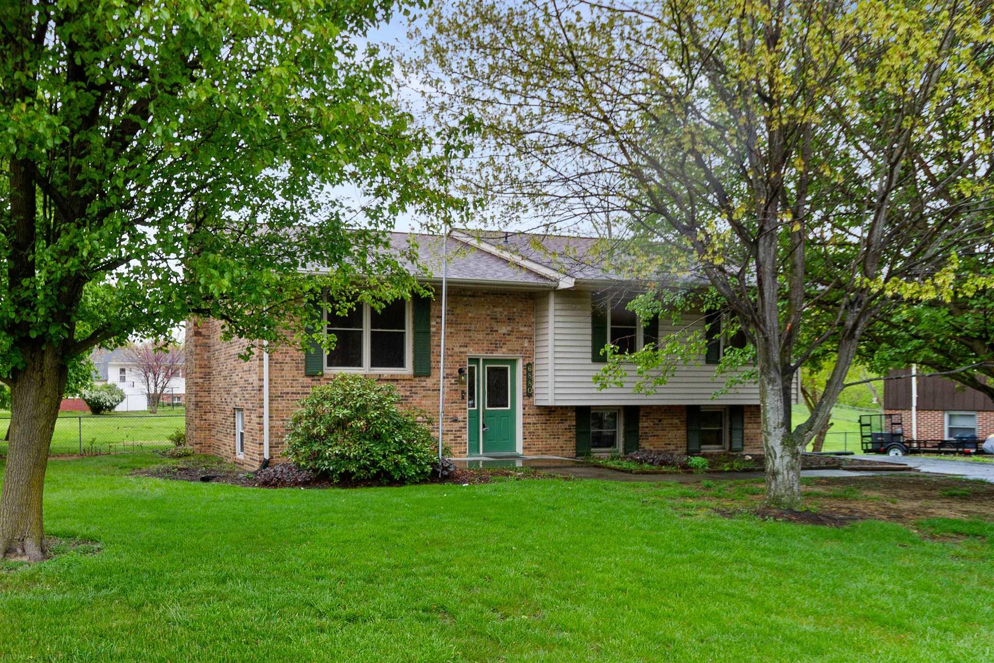 6880 RIVERBEND DRIVE, RADFORD, VA 24141 The Louise Baker Team New