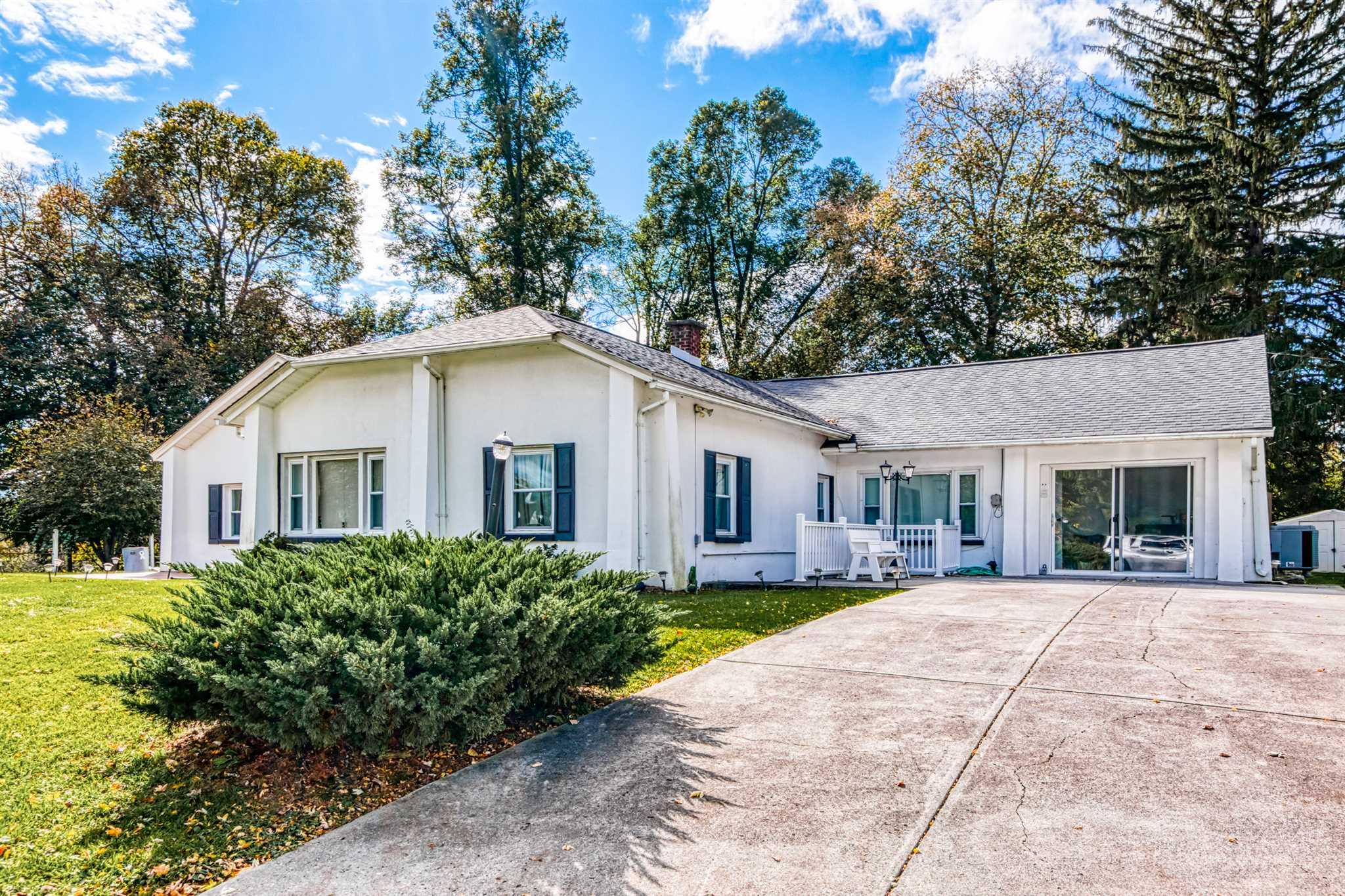 313 HORSLEY DRIVE, PEARISBURG, VA 24134 The Louise Baker Team New