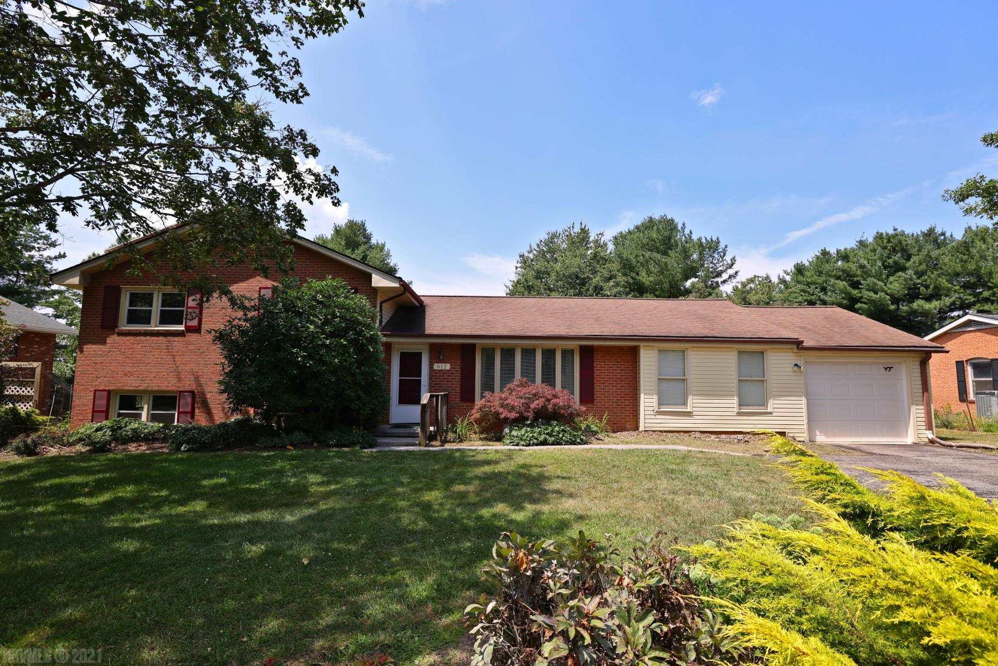 Montgomery County Homes For Sale 300,000 to 500,000