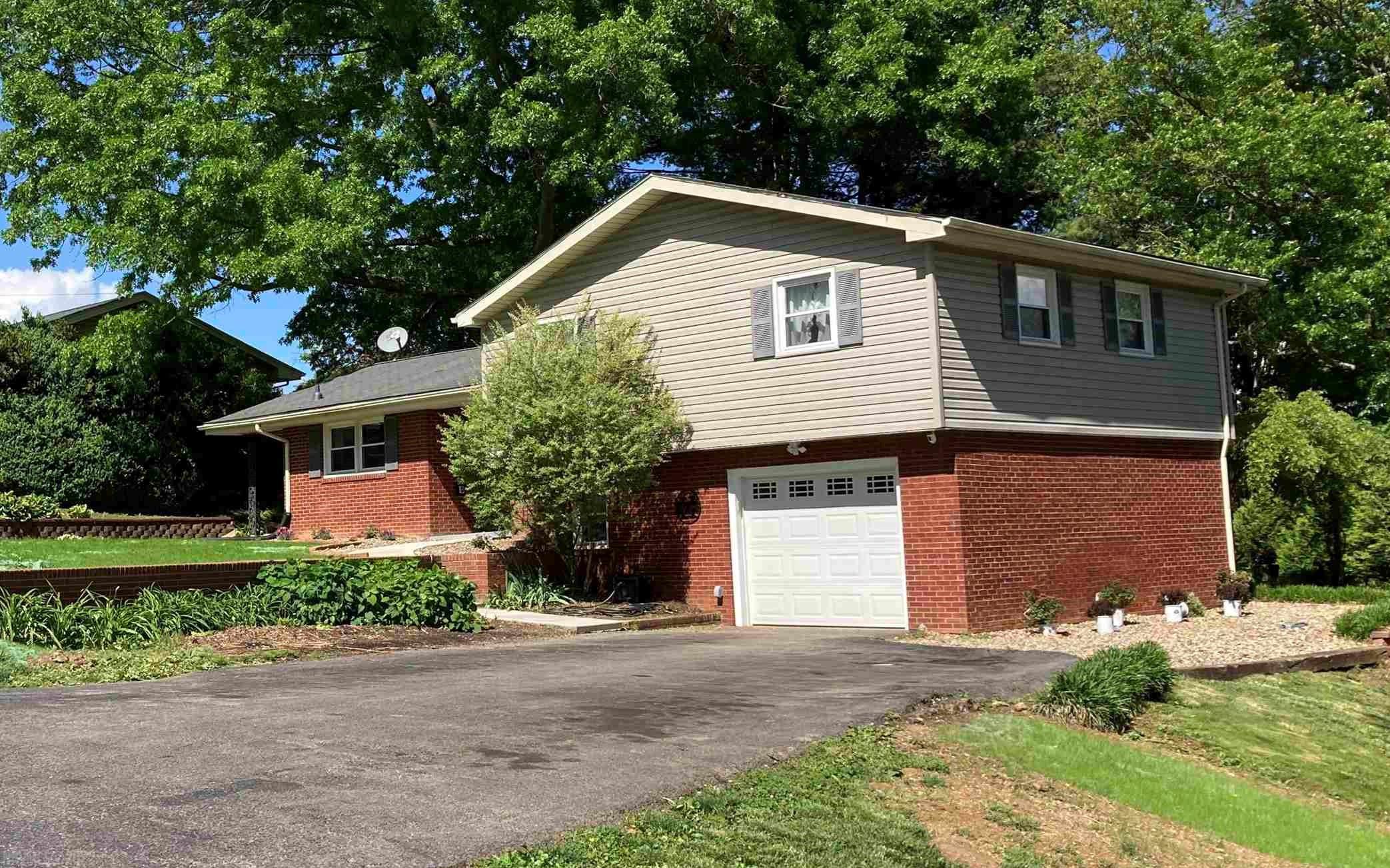 Nicely updated split level in Forest Park.  Large corner lot, patio with fire pit, and storage shed.  Large bedrooms, updates throughout, and hardwood floors.    Natural gas service.