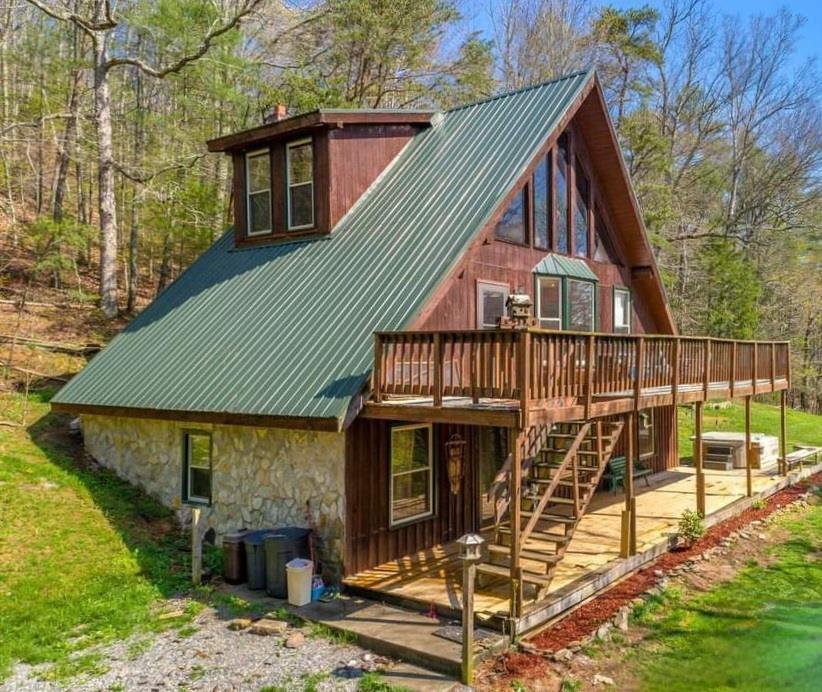 Come check out this private A-Frame home that borders the National Forest.  This private retreat features 4 Bedrooms and 2 Full baths.  Enjoy 1 level living with a master on the main with kitchen, laundry, full bath and living room.  Kitchen features all stainless steel appliances with a Convection oven. Take the spiral staircase to the second floor with a 2nd living room 2 bedrooms and another full bathroom.  If you desire the great views from your bedroom the loft can serve as a great 4th bedroom.