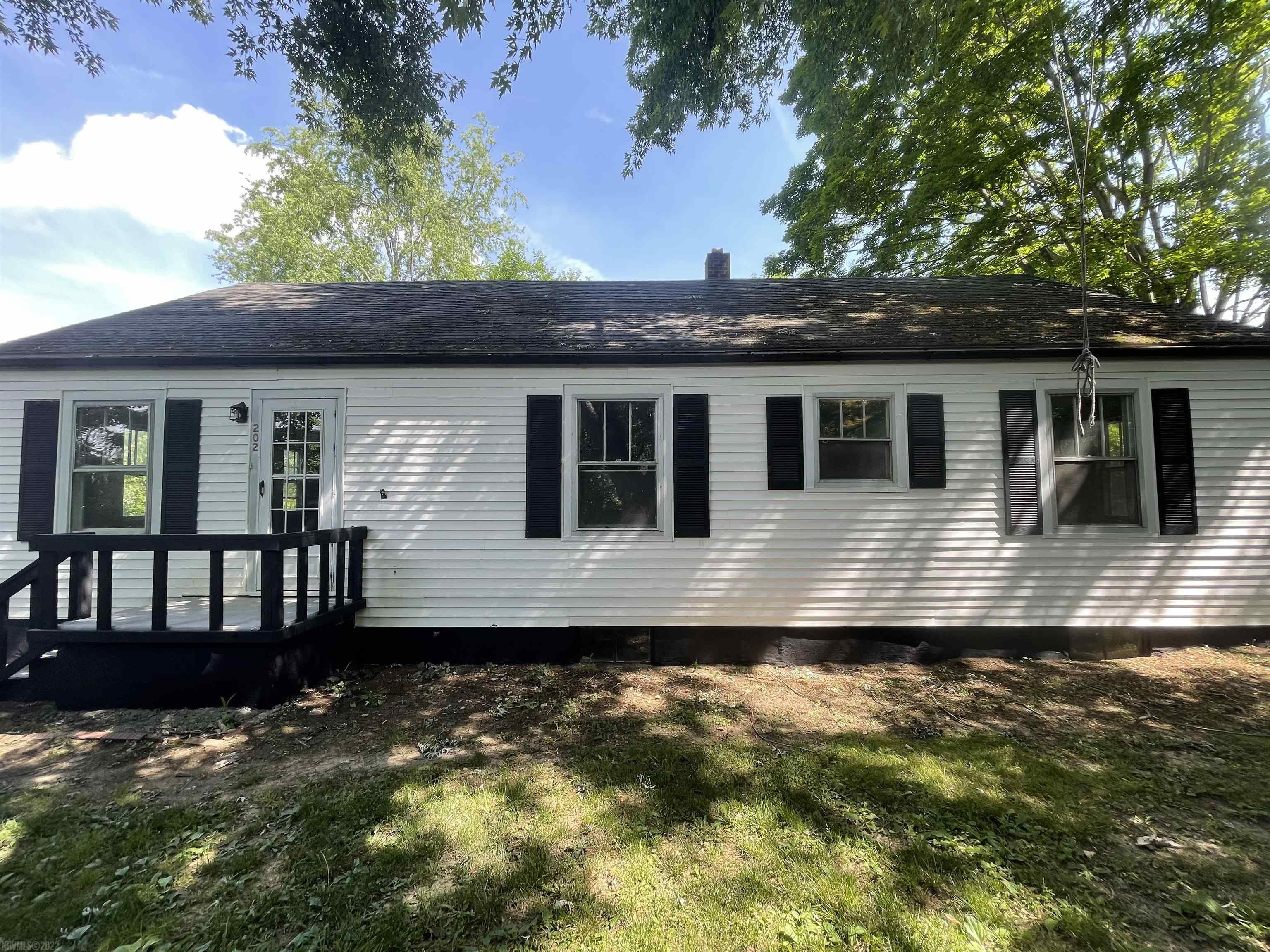 Beautiful Move In Ready 2 Bed 2 Bath Home in Christiansburg.... This Home has Been Freshly Painted with Refinished Oak Hardwood Flooring Throughout.. The Home Has a Heat Pump and a Nice Yard.. Come Check out this Home Before its Gone....