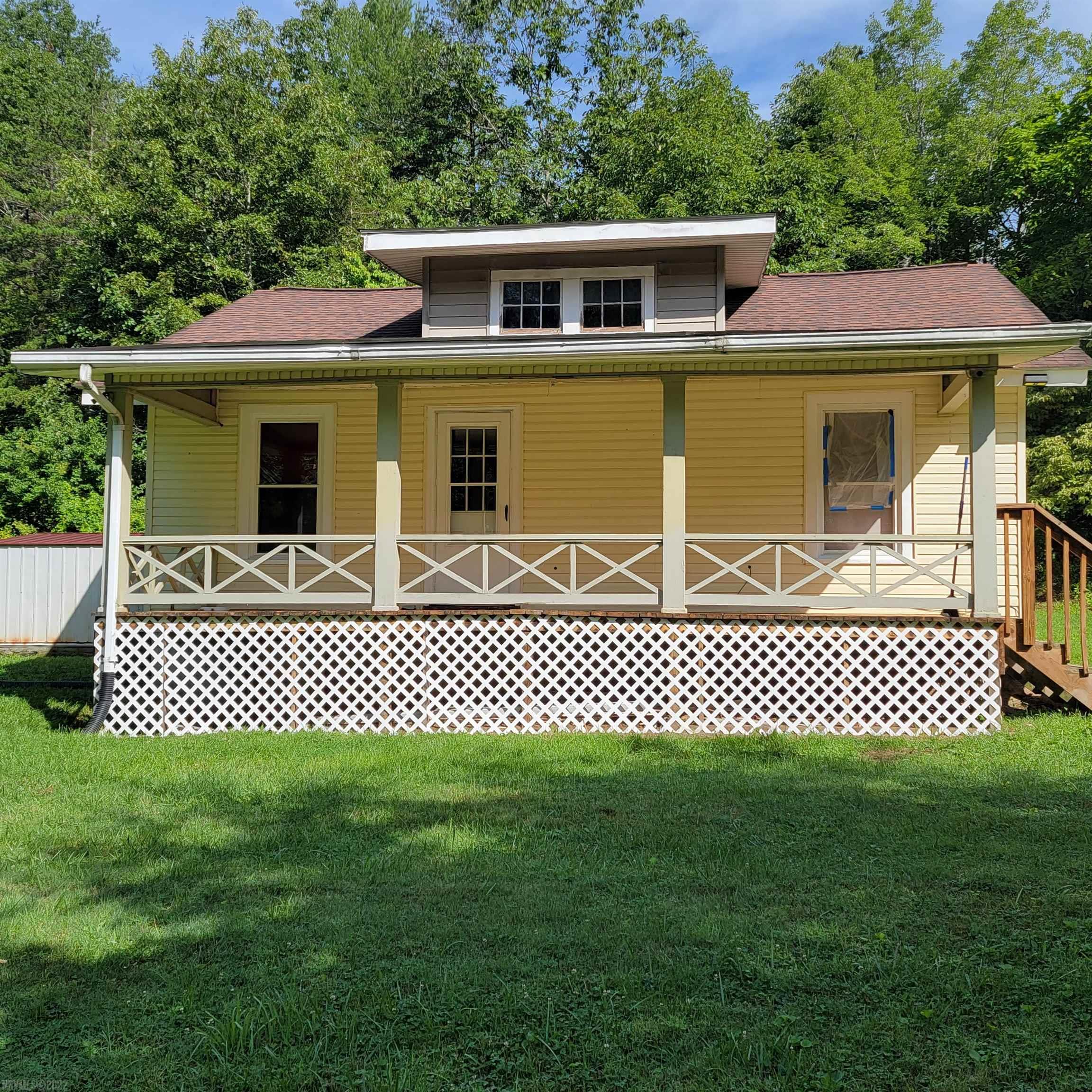 3021 POND LICK HOLLOW, PULASKI, VA 24301 New River Valley, VA Real